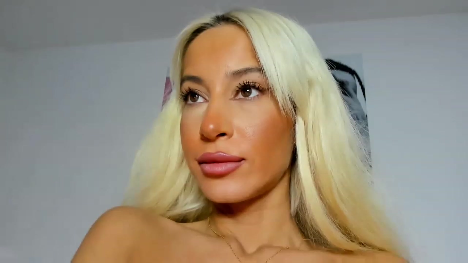 Gallery image thumbnail from Qarinah's myfreecams stream on, 03/13/2023, 01:13 image 13 of 20