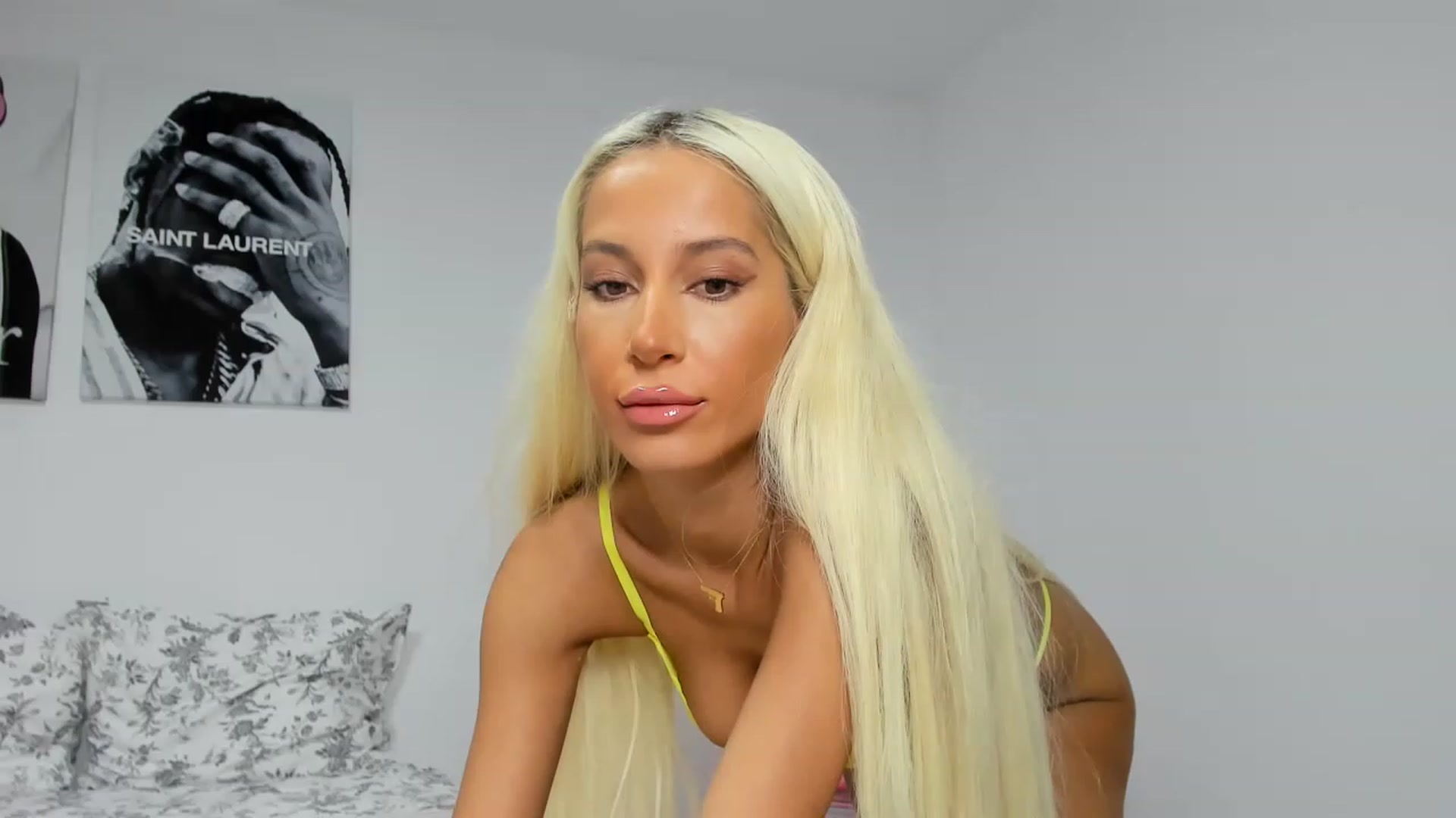 Gallery image thumbnail from Qarinah's myfreecams stream on, 03/14/2023, 21:56 image 13 of 20
