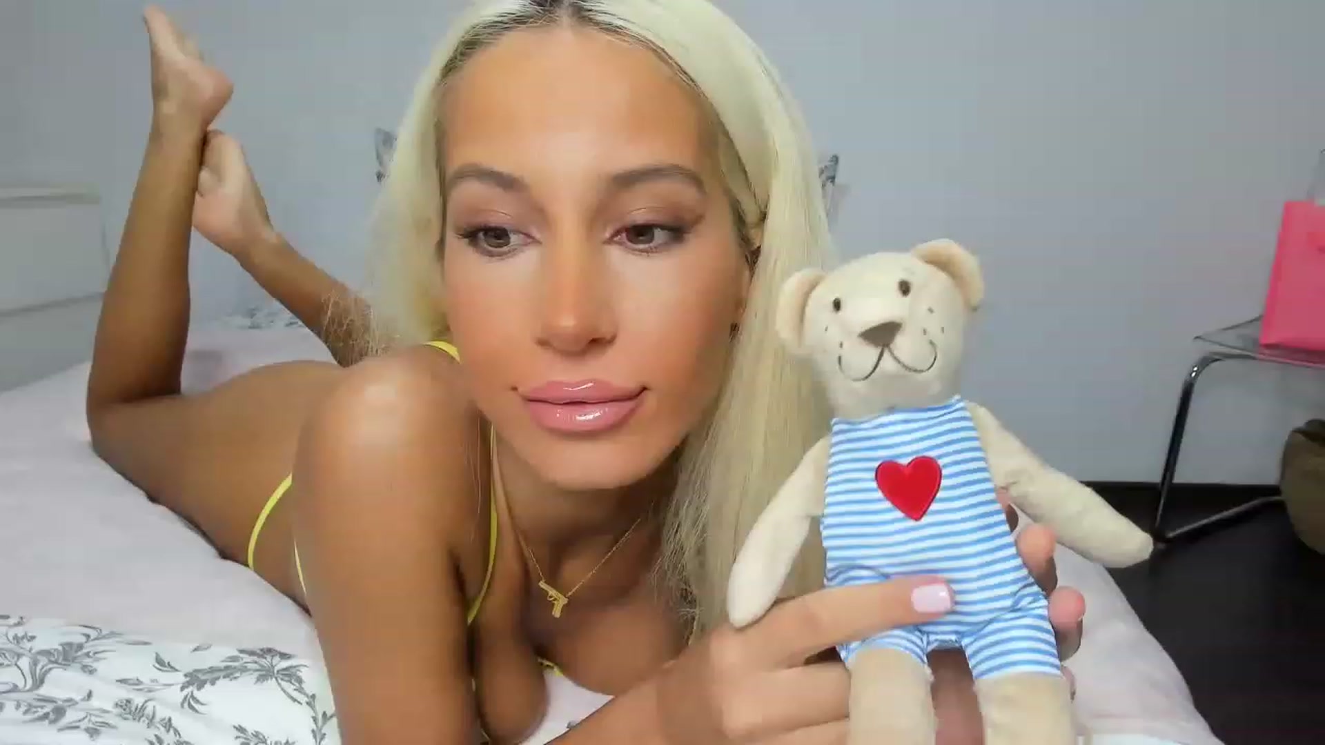 Gallery image thumbnail from Qarinah's myfreecams stream on, 03/14/2023, 21:56 image 9 of 20