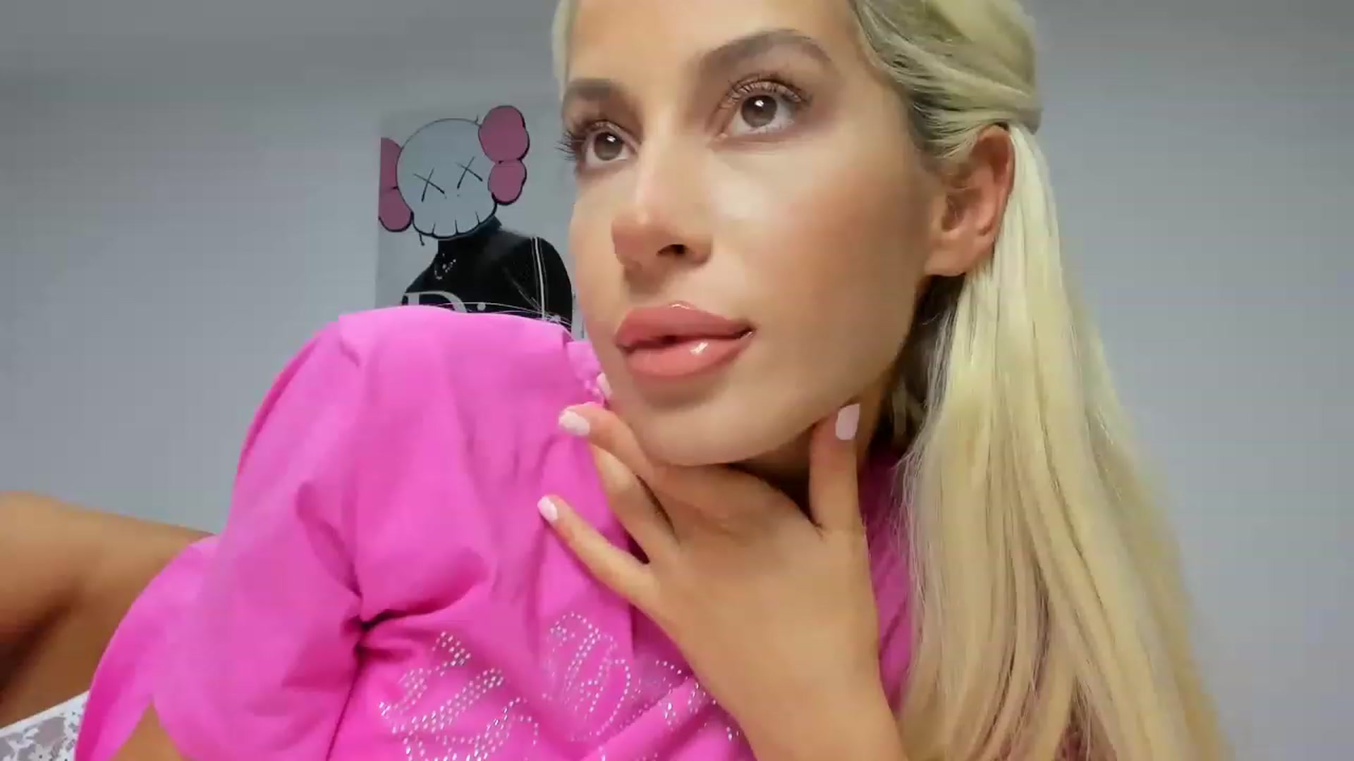 Gallery image thumbnail from Qarinah's myfreecams stream on, 03/17/2023, 01:48 image 10 of 20