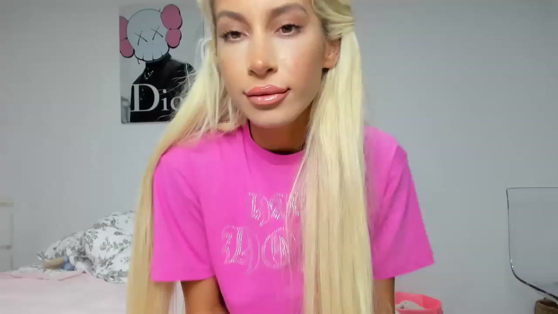 Gallery image thumbnail from Qarinah's myfreecams stream on, 03/17/2023, 04:15 image 17 of 20