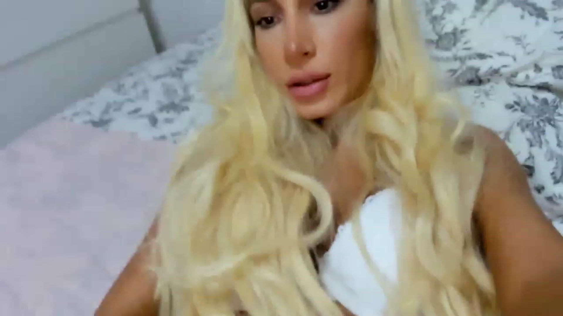 Gallery image thumbnail from Qarinah's myfreecams stream on, 03/19/2023, 20:41 image 18 of 20