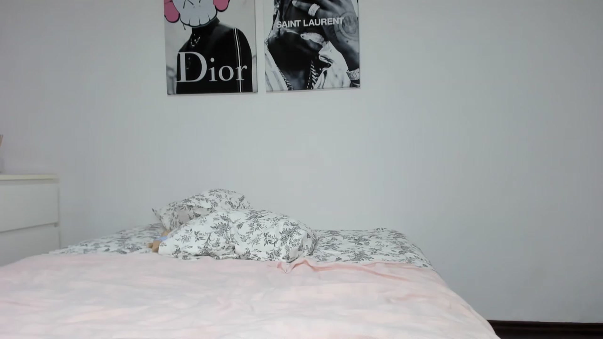 Gallery image thumbnail from Qarinah's myfreecams stream on, 03/19/2023, 22:19 image 3 of 20