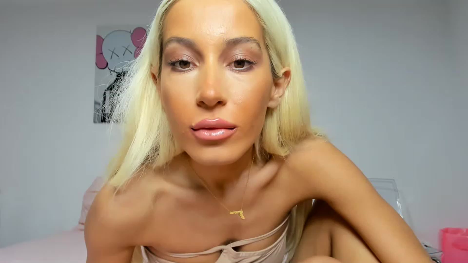 Gallery image thumbnail from Qarinah's myfreecams stream on, 03/30/2023, 01:45 image 3 of 20
