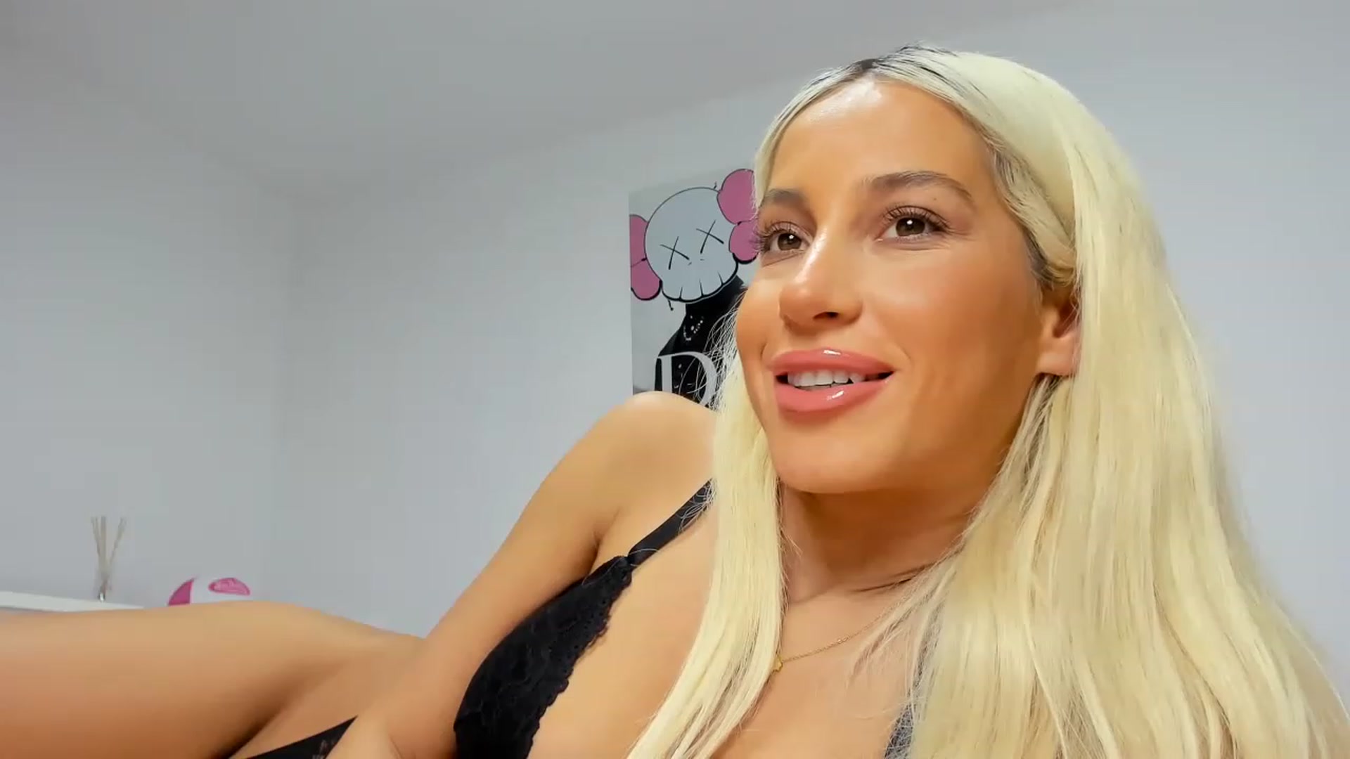 Gallery image thumbnail from Qarinah's myfreecams stream on, 03/31/2023, 21:36 image 13 of 20