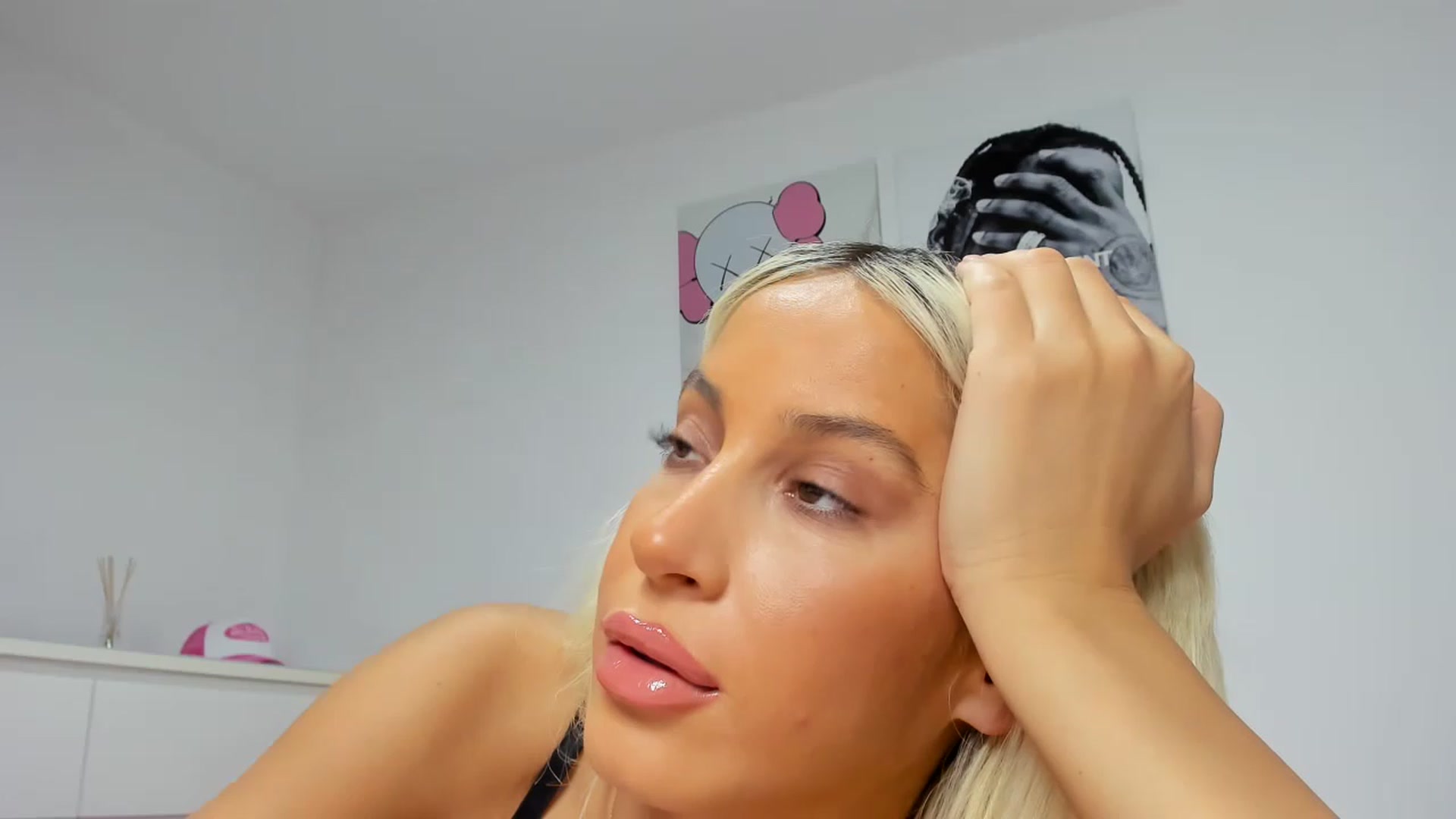 Gallery image thumbnail from Qarinah's myfreecams stream on, 03/31/2023, 21:36 image 19 of 20