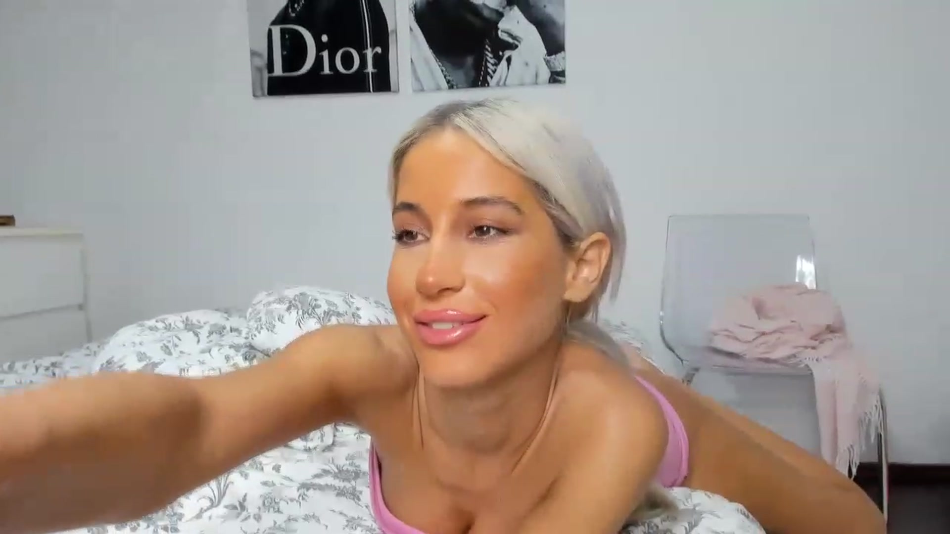 Gallery image thumbnail from Qarinah's myfreecams stream on, 04/07/2023, 04:09 image 8 of 20