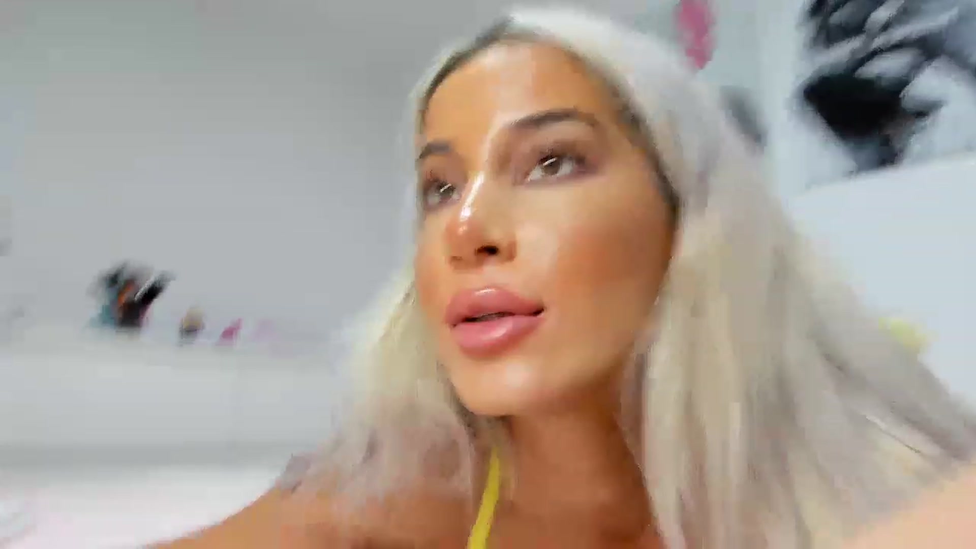 Gallery image thumbnail from Qarinah's myfreecams stream on, 04/09/2023, 03:29 image 3 of 20