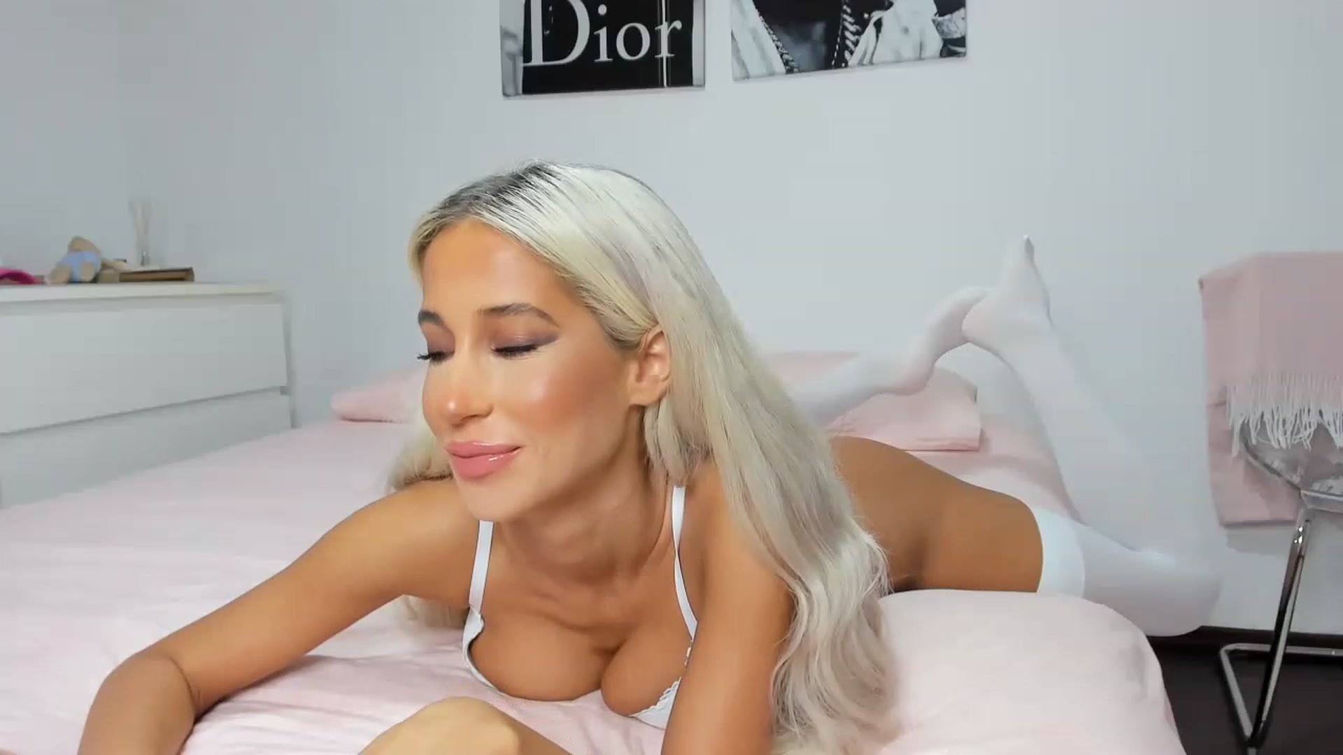 Gallery image thumbnail from Qarinah's myfreecams stream on, 04/14/2023, 02:29 image 5 of 20