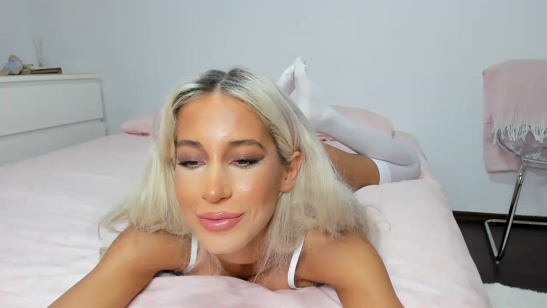 Gallery image thumbnail from Qarinah's myfreecams stream on, 04/14/2023, 03:40 image 12 of 20