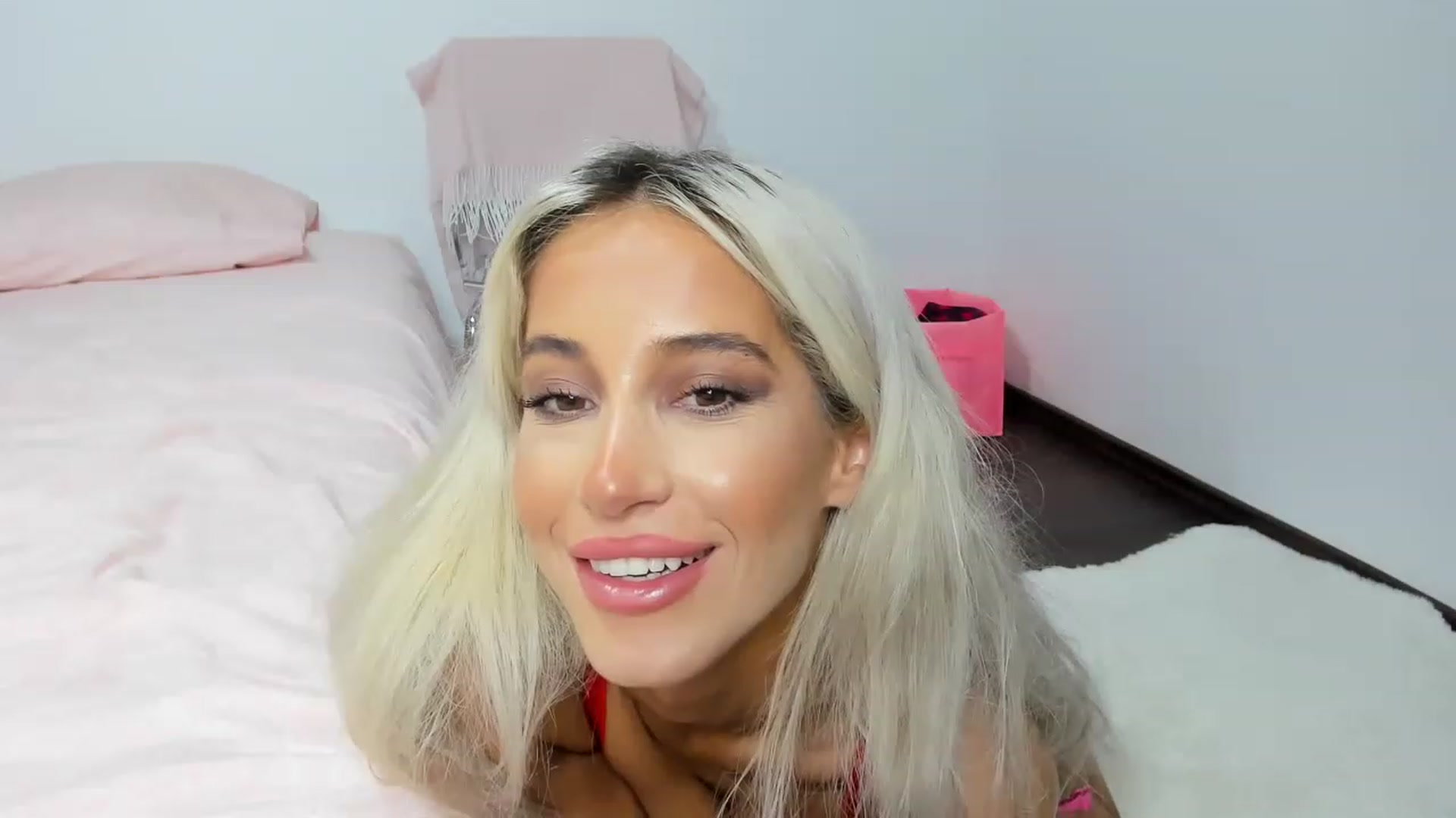Gallery image thumbnail from Qarinah's myfreecams stream on, 04/15/2023, 02:07 image 12 of 20