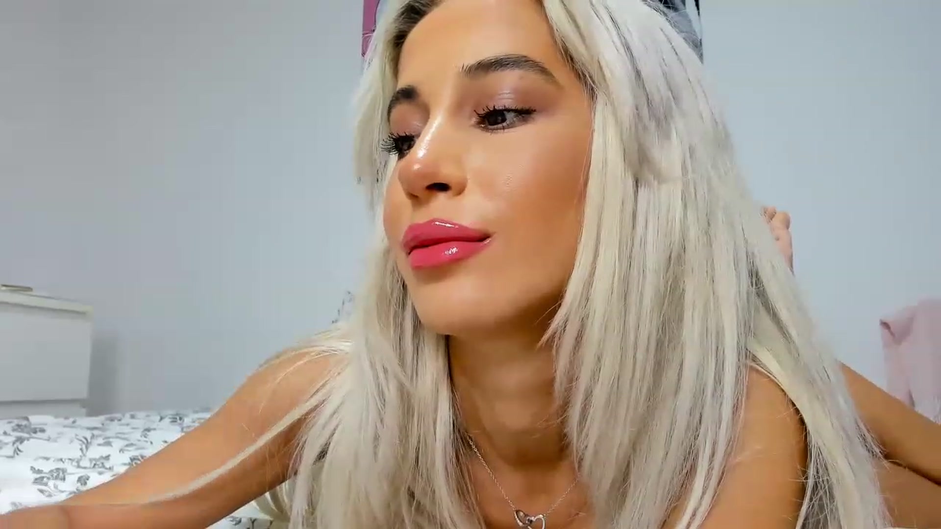 Gallery image thumbnail from Qarinah's myfreecams stream on, 04/17/2023, 02:23 image 8 of 20