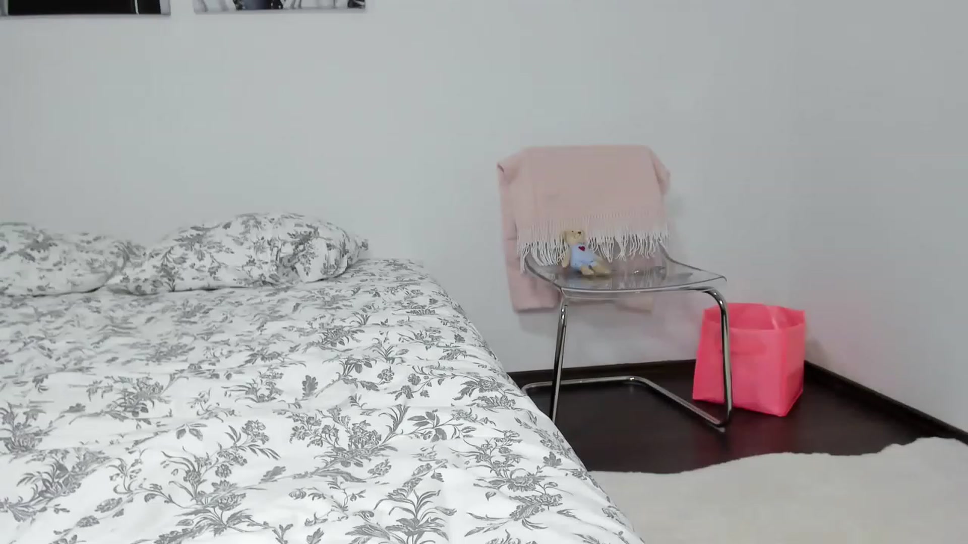 Gallery image thumbnail from Qarinah's myfreecams stream on, 04/19/2023, 24:40 image 12 of 20