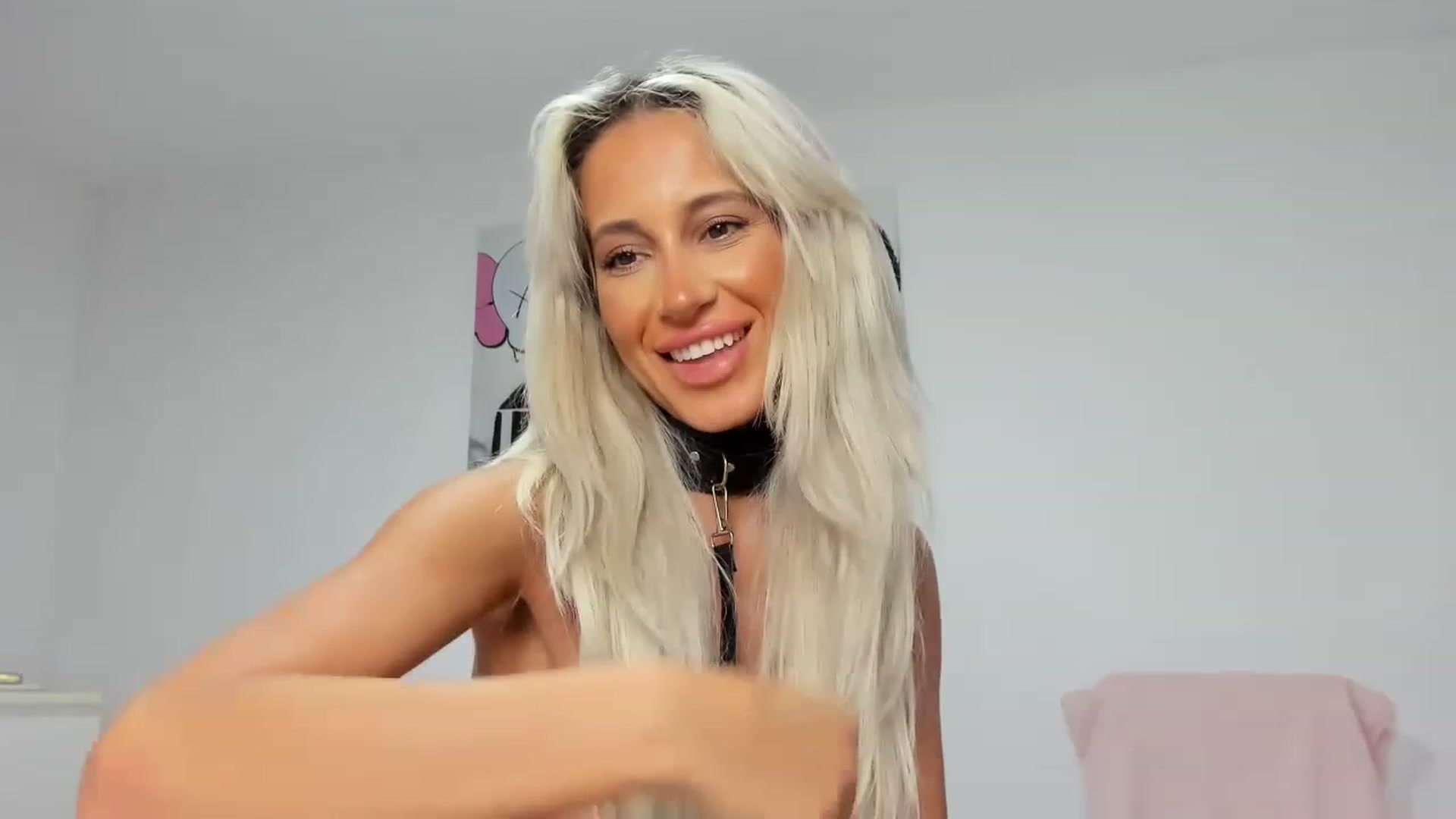 Gallery image thumbnail from Qarinah's myfreecams stream on, 04/20/2023, 05:53 image 17 of 20