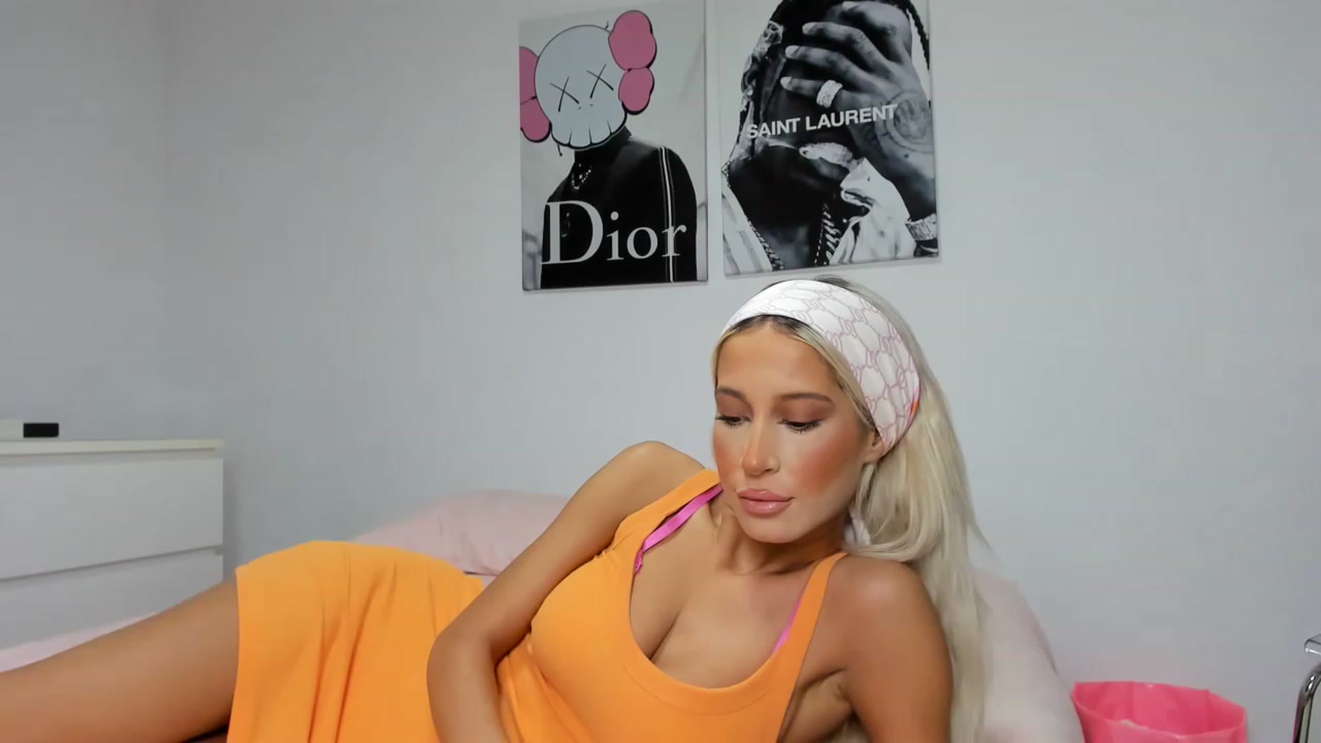 Gallery image thumbnail from Qarinah's myfreecams stream on, 04/26/2023, 05:45 image 1 of 20