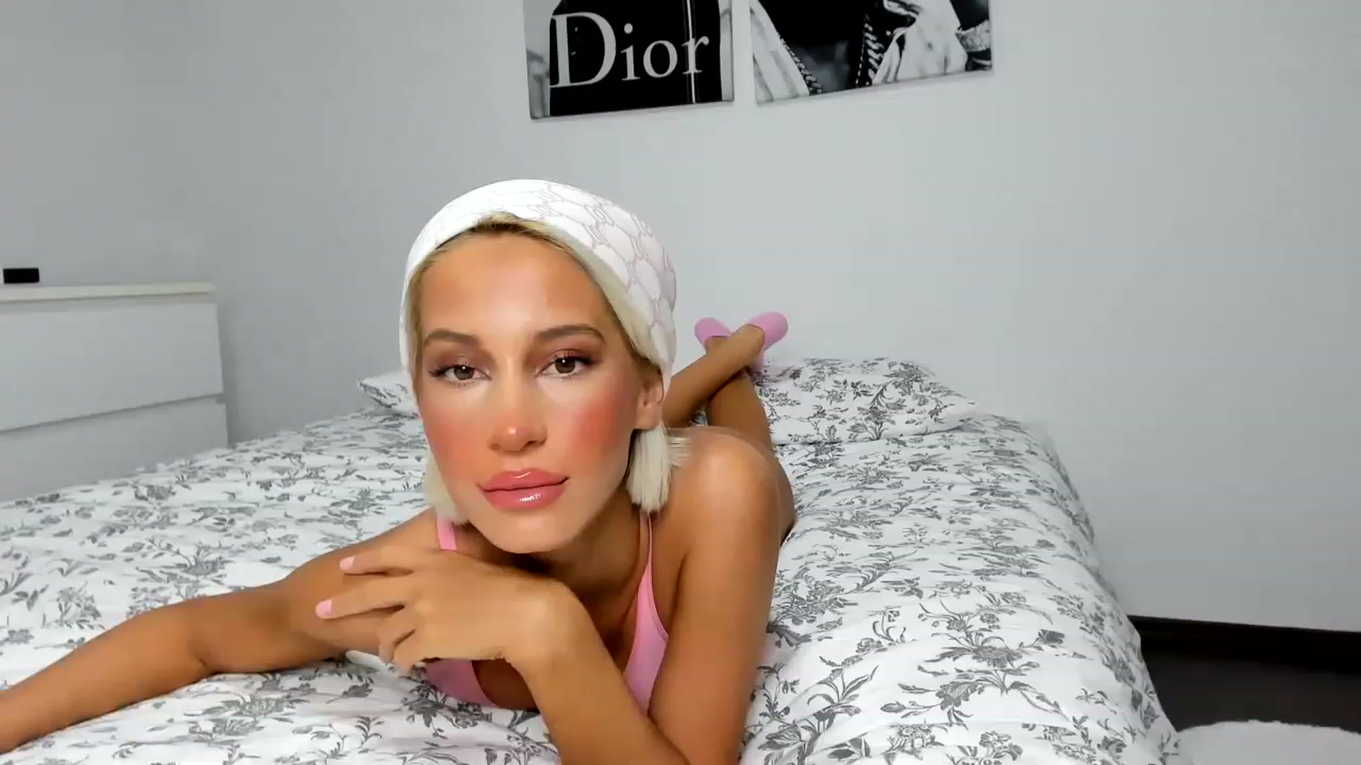 Gallery image thumbnail from Qarinah's myfreecams stream on, 05/04/2023, 24:31 image 13 of 20
