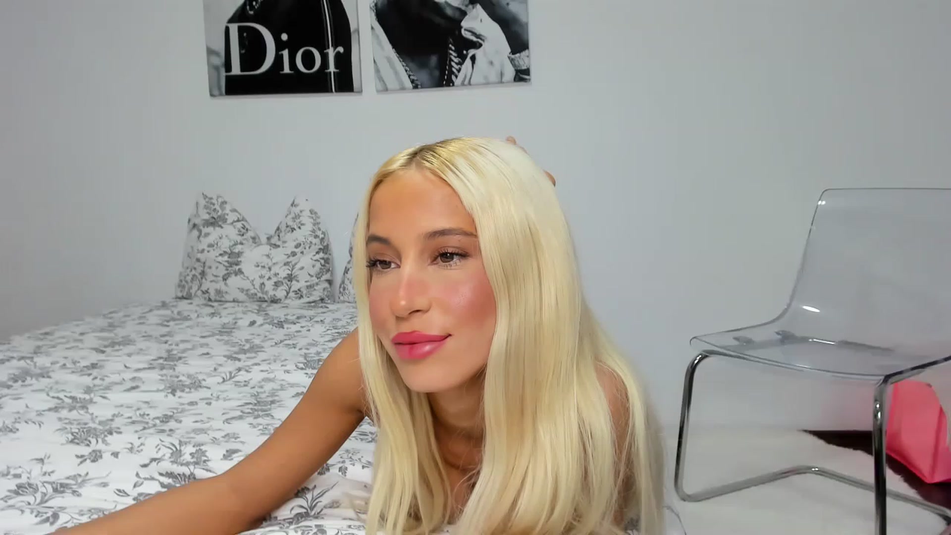 Gallery image thumbnail from Qarinah's myfreecams stream on, 05/17/2023, 02:13 image 2 of 20