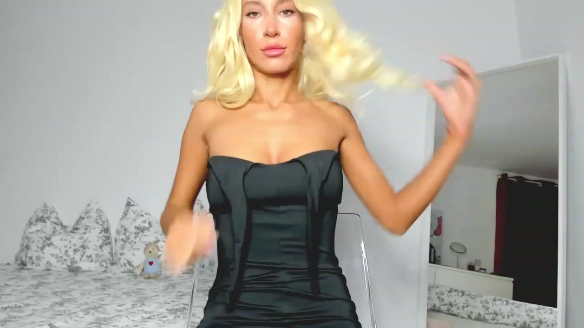 Gallery image thumbnail from Qarinah's myfreecams stream on, 06/09/2023, 24:52 image 16 of 20