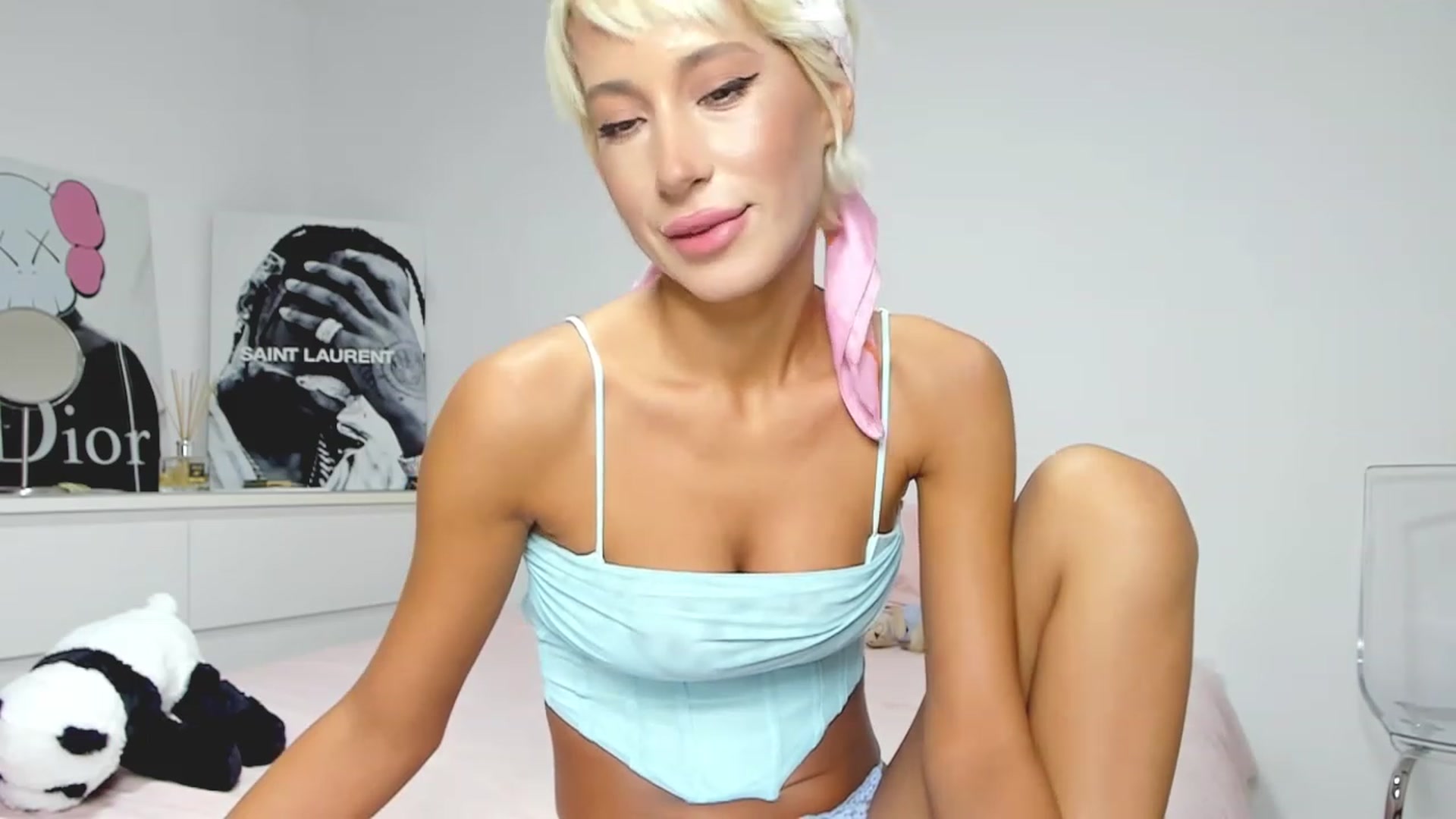 Gallery image thumbnail from Qarinah's myfreecams stream on, 06/13/2023, 01:27 image 20 of 20