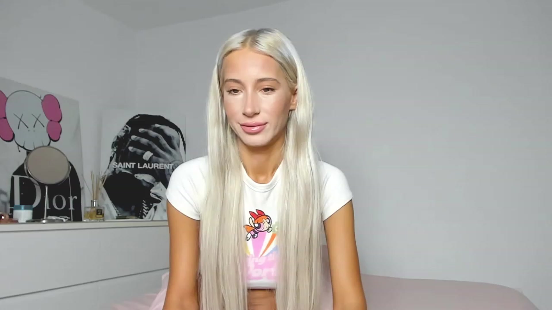 Gallery image thumbnail from Qarinah's myfreecams stream on, 06/18/2023, 24:35 image 2 of 20