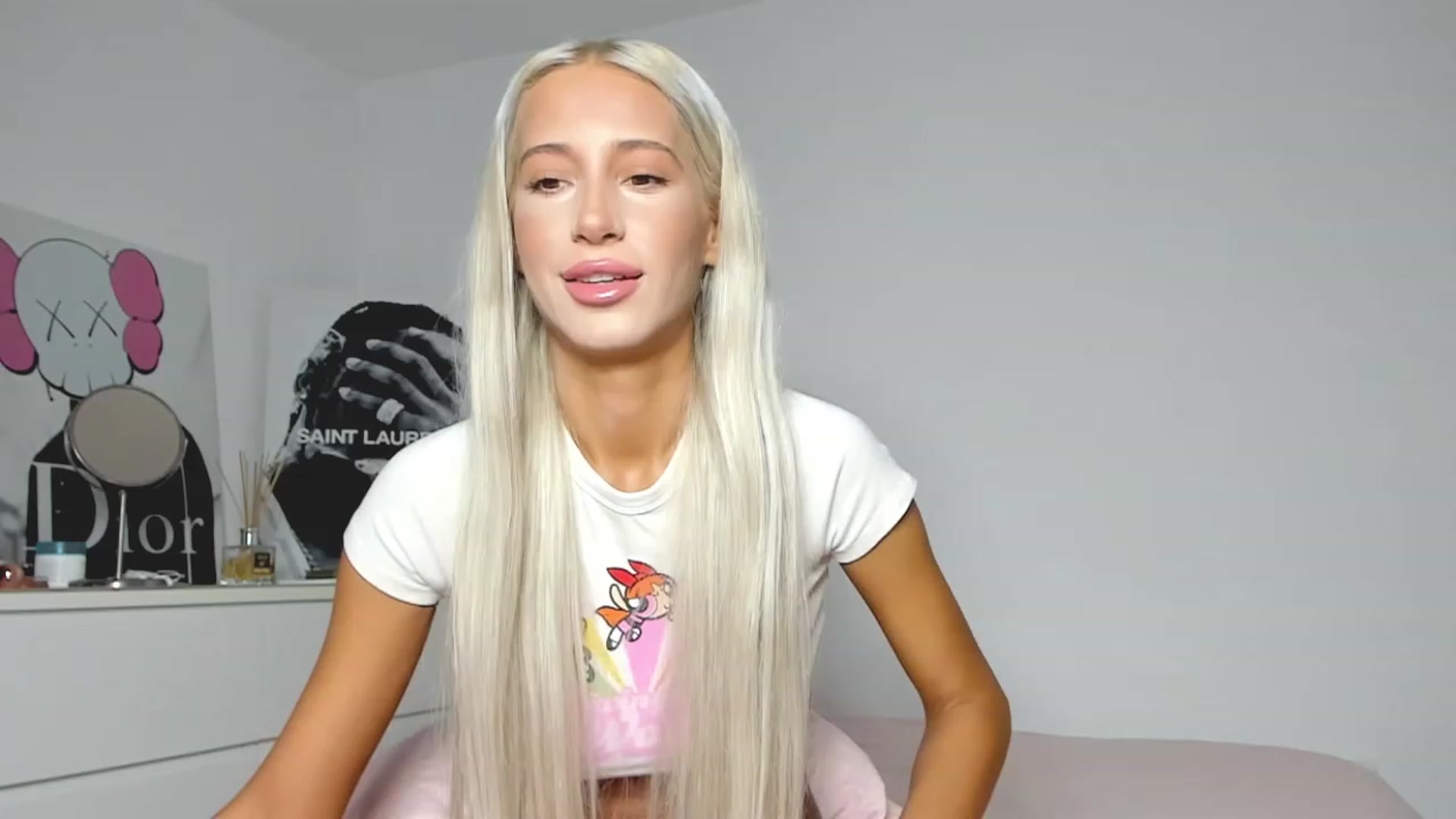 Gallery image thumbnail from Qarinah's myfreecams stream on, 06/18/2023, 24:35 image 3 of 20