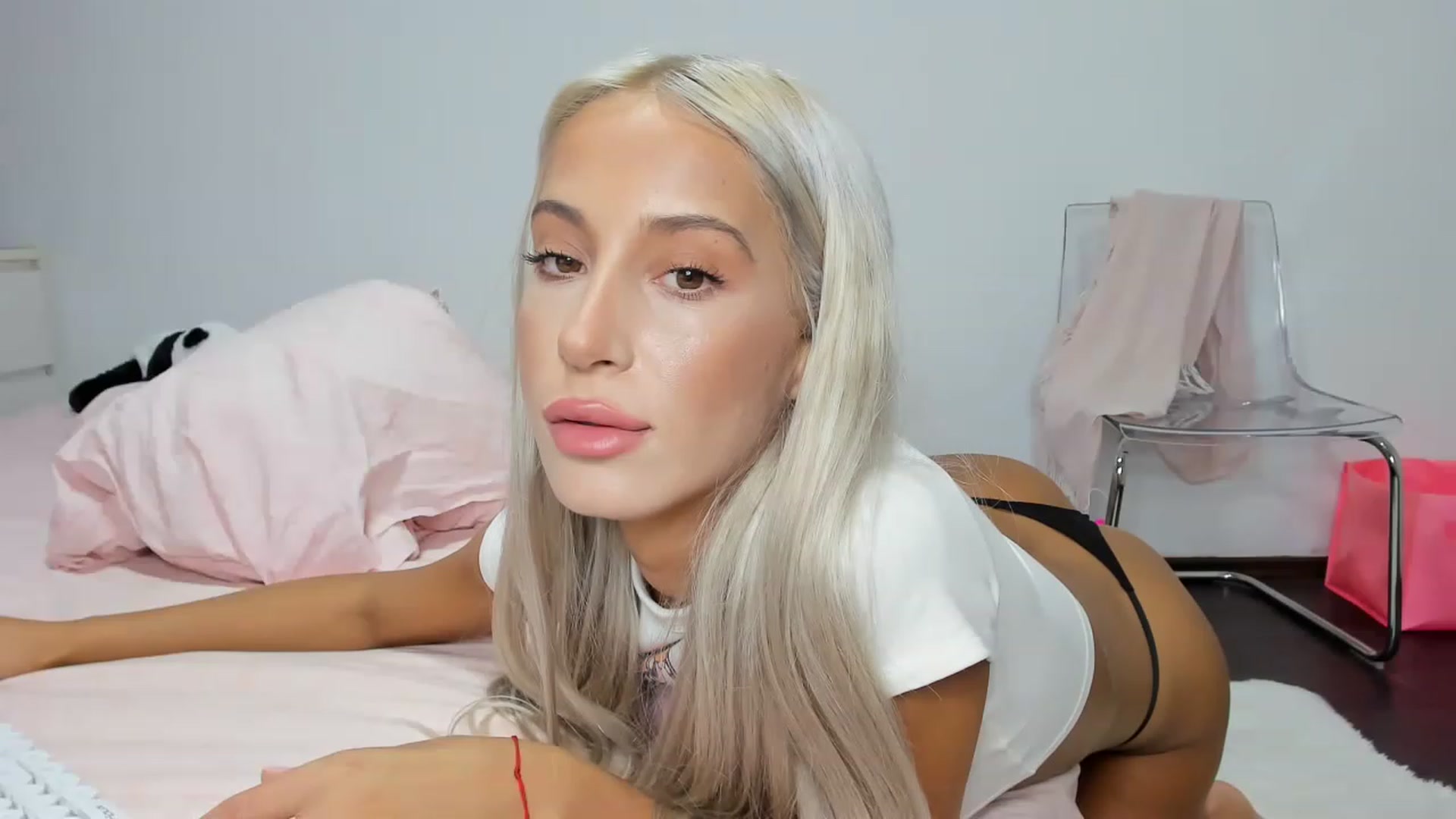Gallery image thumbnail from Qarinah's myfreecams stream on, 06/18/2023, 03:20 image 9 of 20