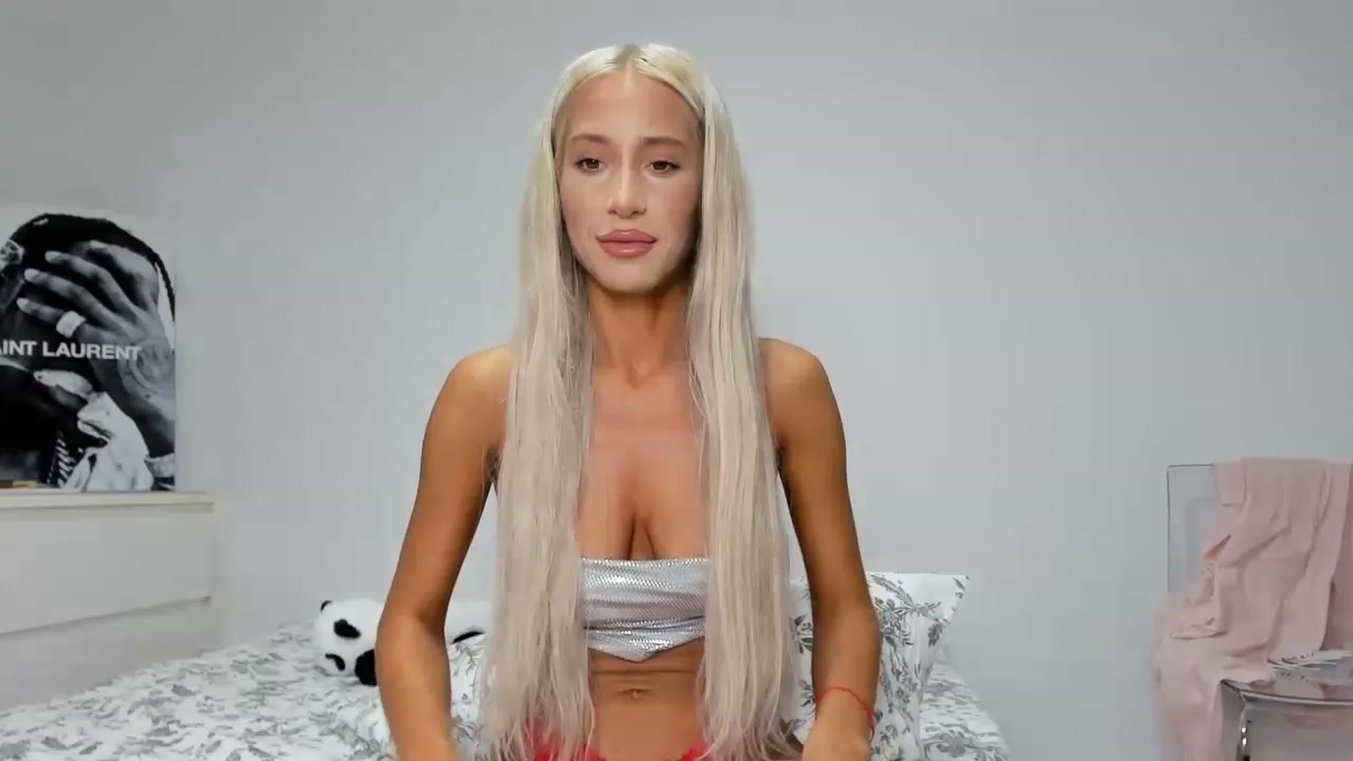 Gallery image thumbnail from Qarinah's myfreecams stream on, 06/18/2023, 23:34 image 16 of 20