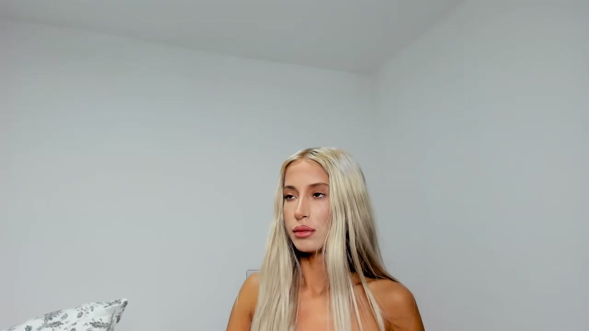 Gallery image thumbnail from Qarinah's myfreecams stream on, 06/19/2023, 02:13 image 7 of 20