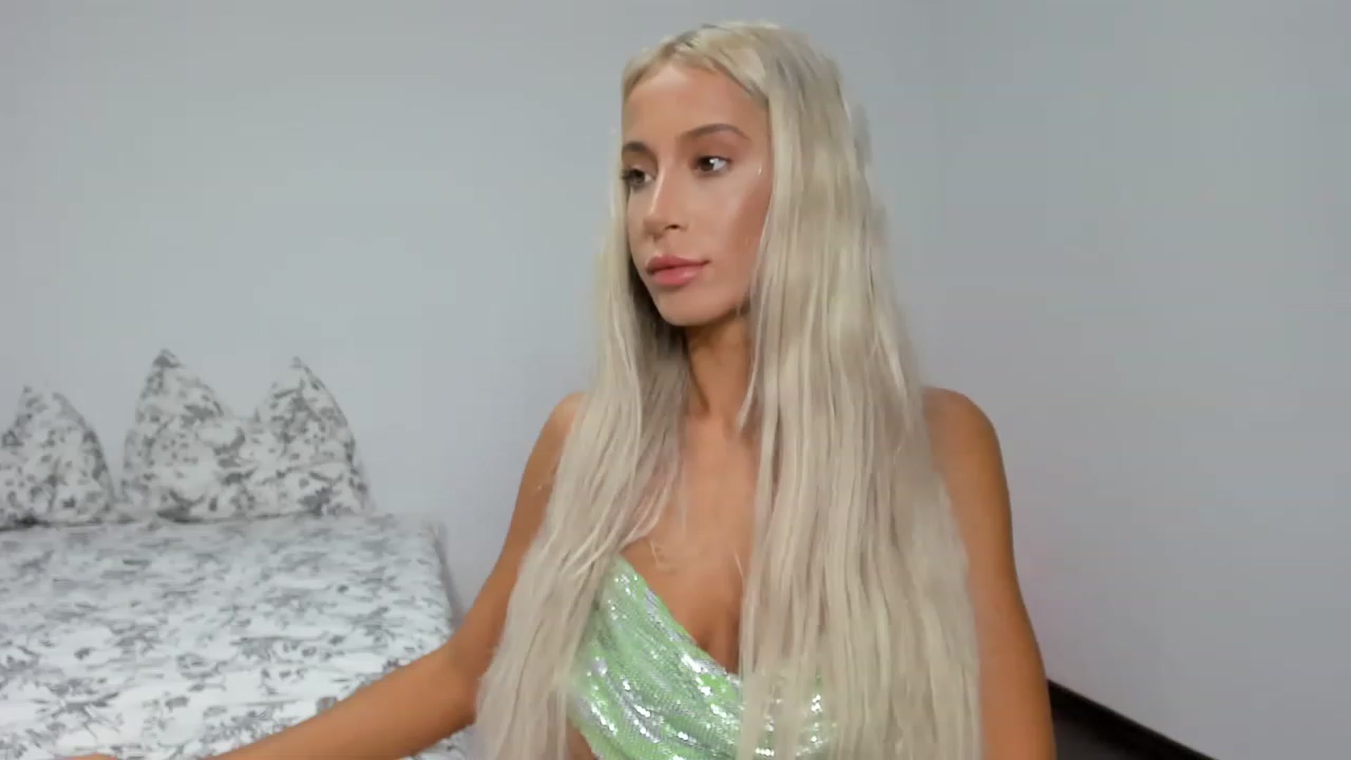 Gallery image thumbnail from Qarinah's myfreecams stream on, 06/20/2023, 03:08 image 7 of 20