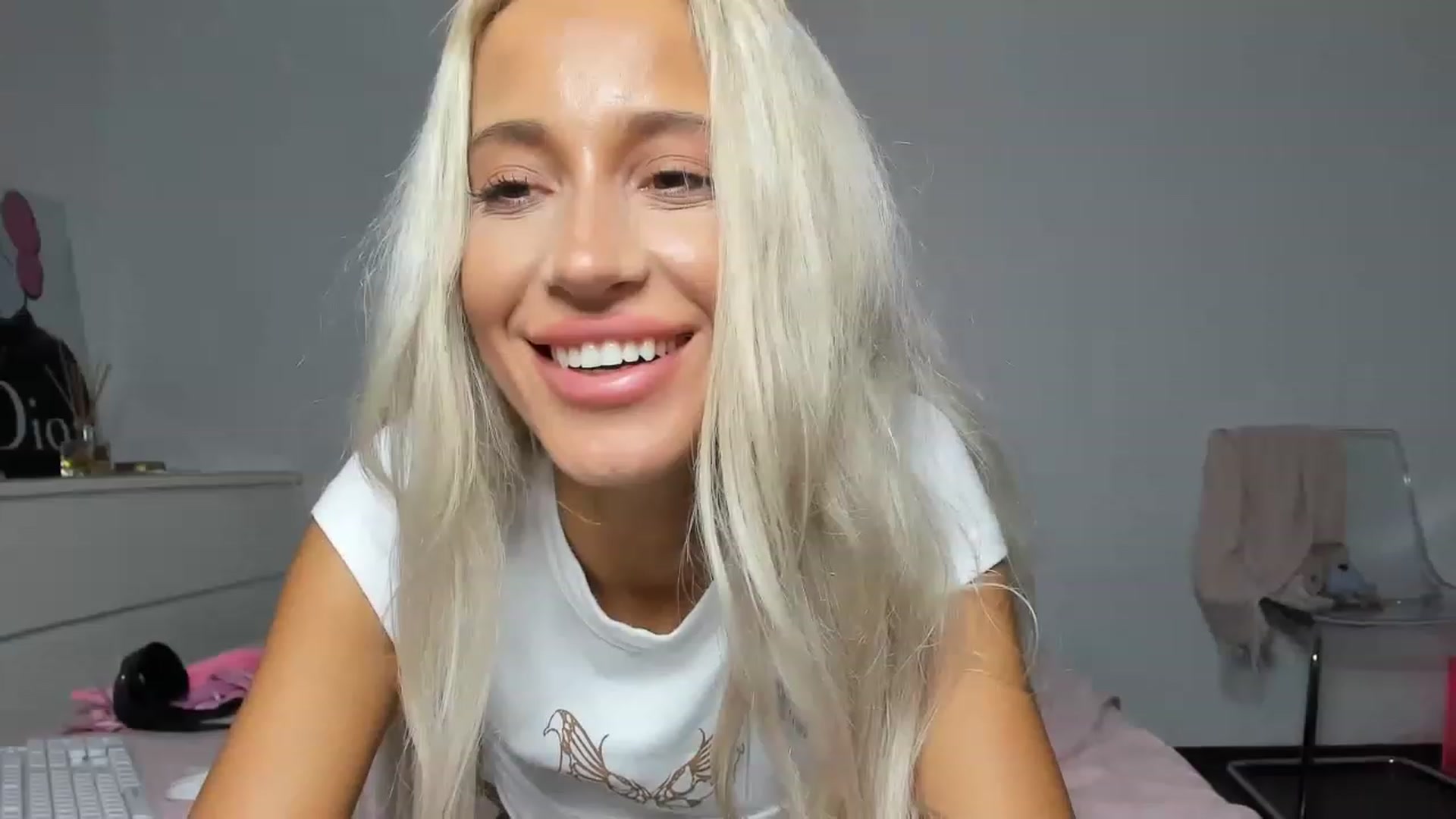 Gallery image thumbnail from Qarinah's myfreecams stream on, 06/25/2023, 07:25 image 19 of 20