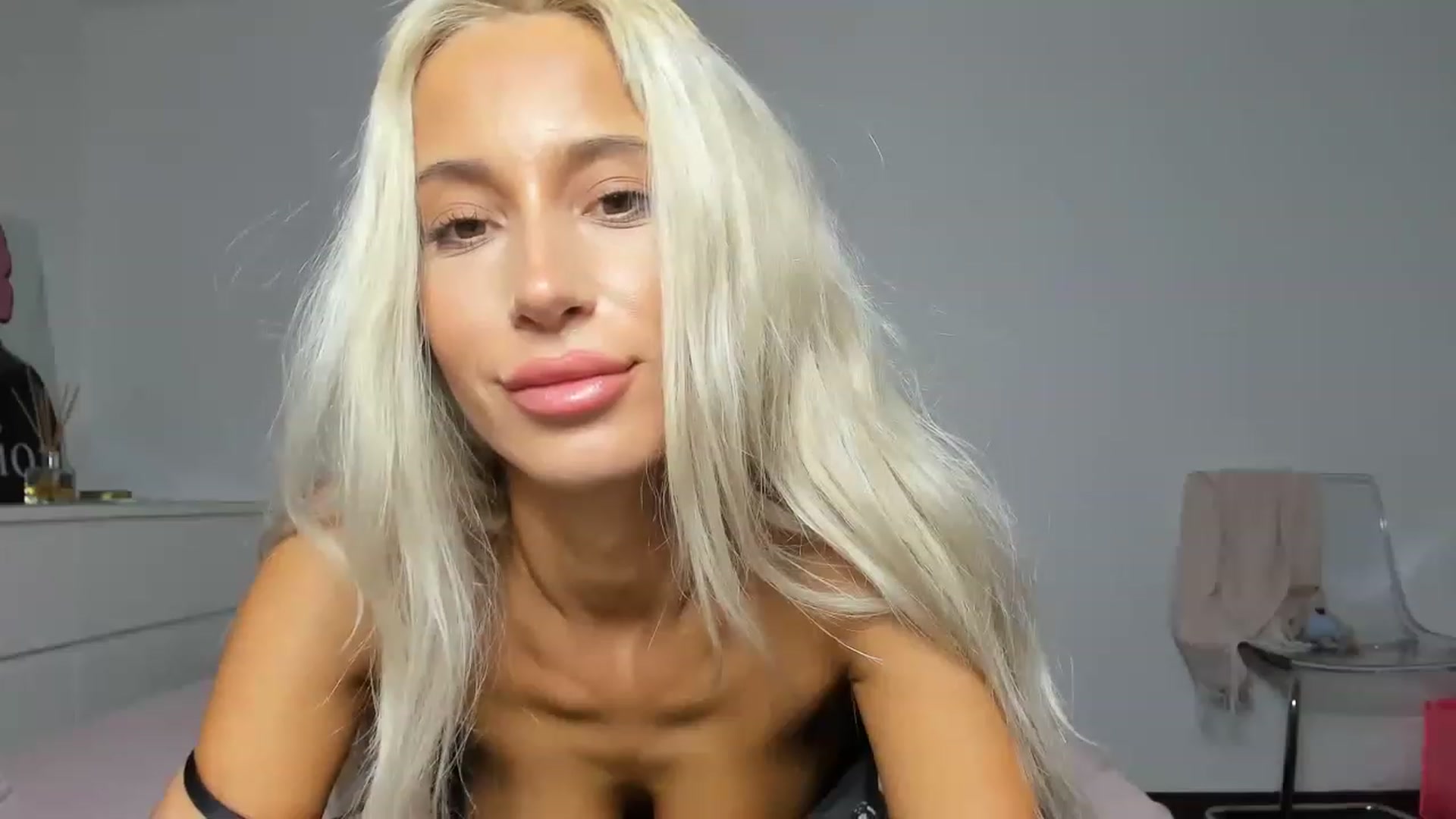 Gallery image thumbnail from Qarinah's myfreecams stream on, 06/25/2023, 07:25 image 3 of 20