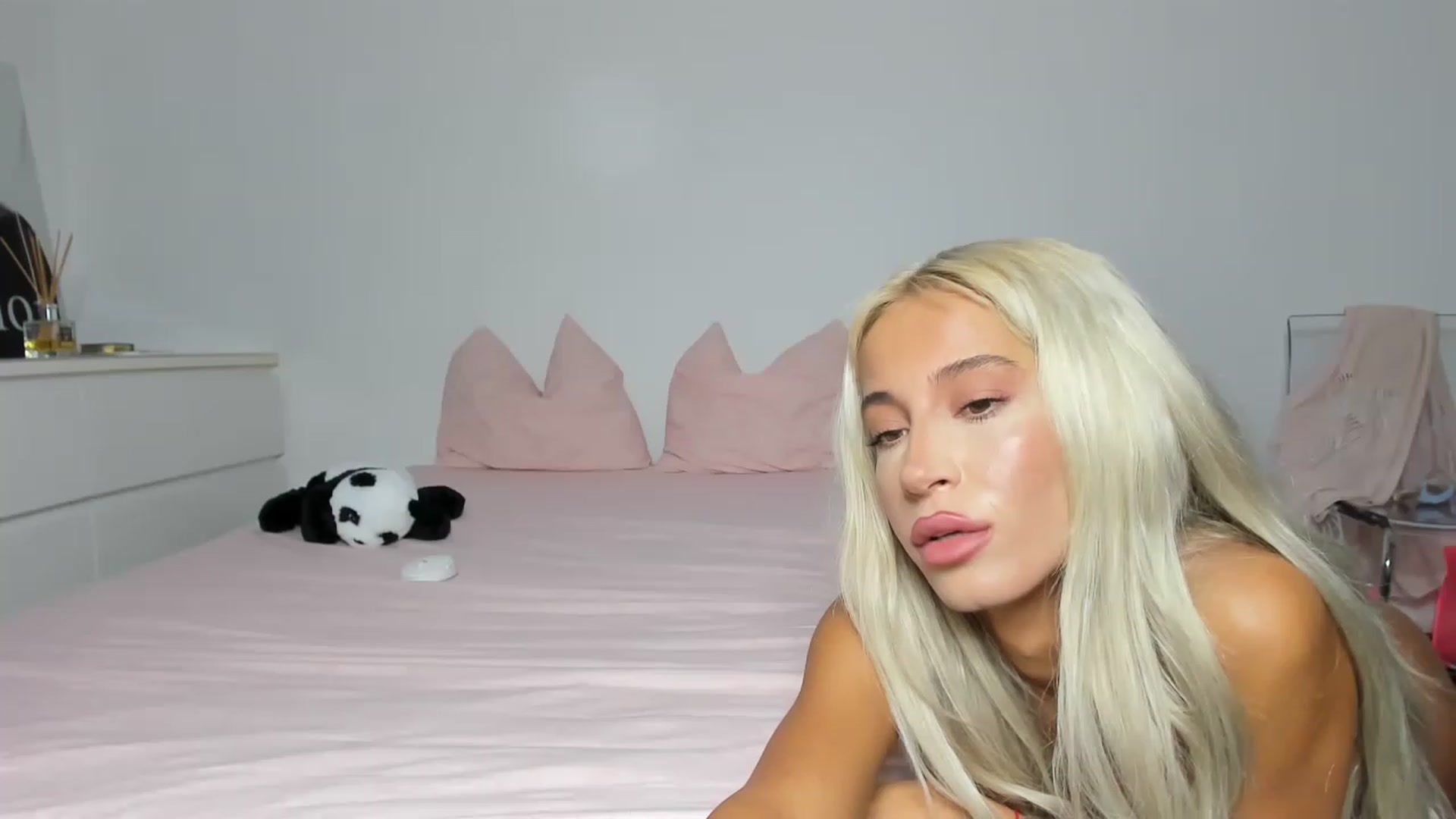 Gallery image thumbnail from Qarinah's myfreecams stream on, 06/29/2023, 04:55 image 1 of 20