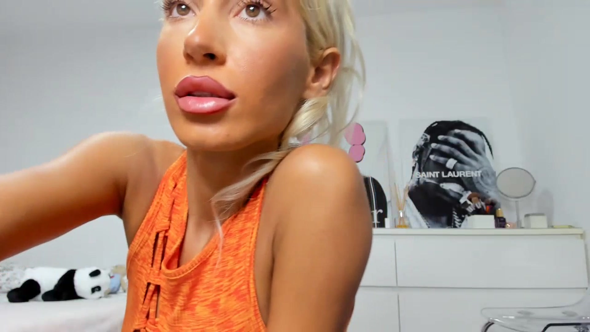 Gallery image thumbnail from Qarinah's myfreecams stream on, 07/08/2023, 24:10 image 18 of 20