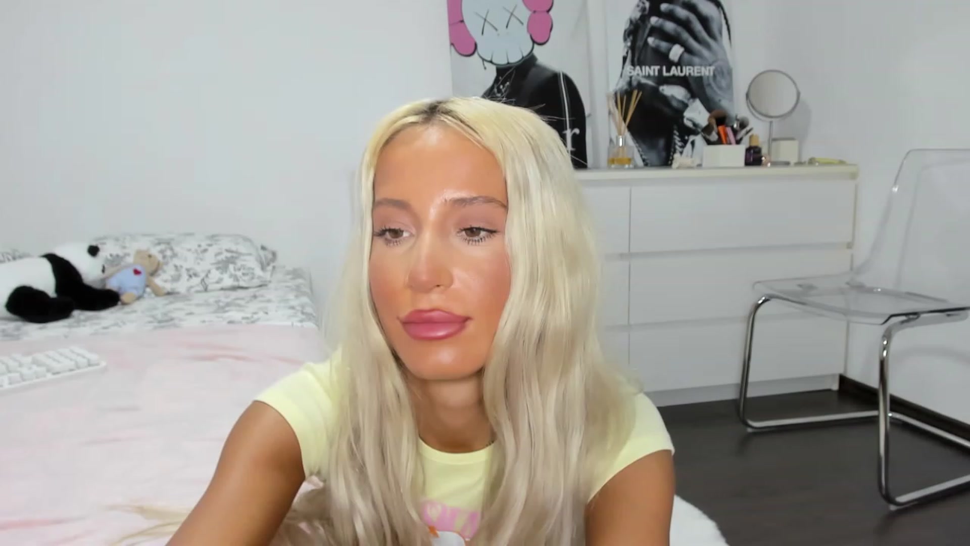 Gallery image thumbnail from Qarinah's myfreecams stream on, 07/08/2023, 23:11 image 18 of 20