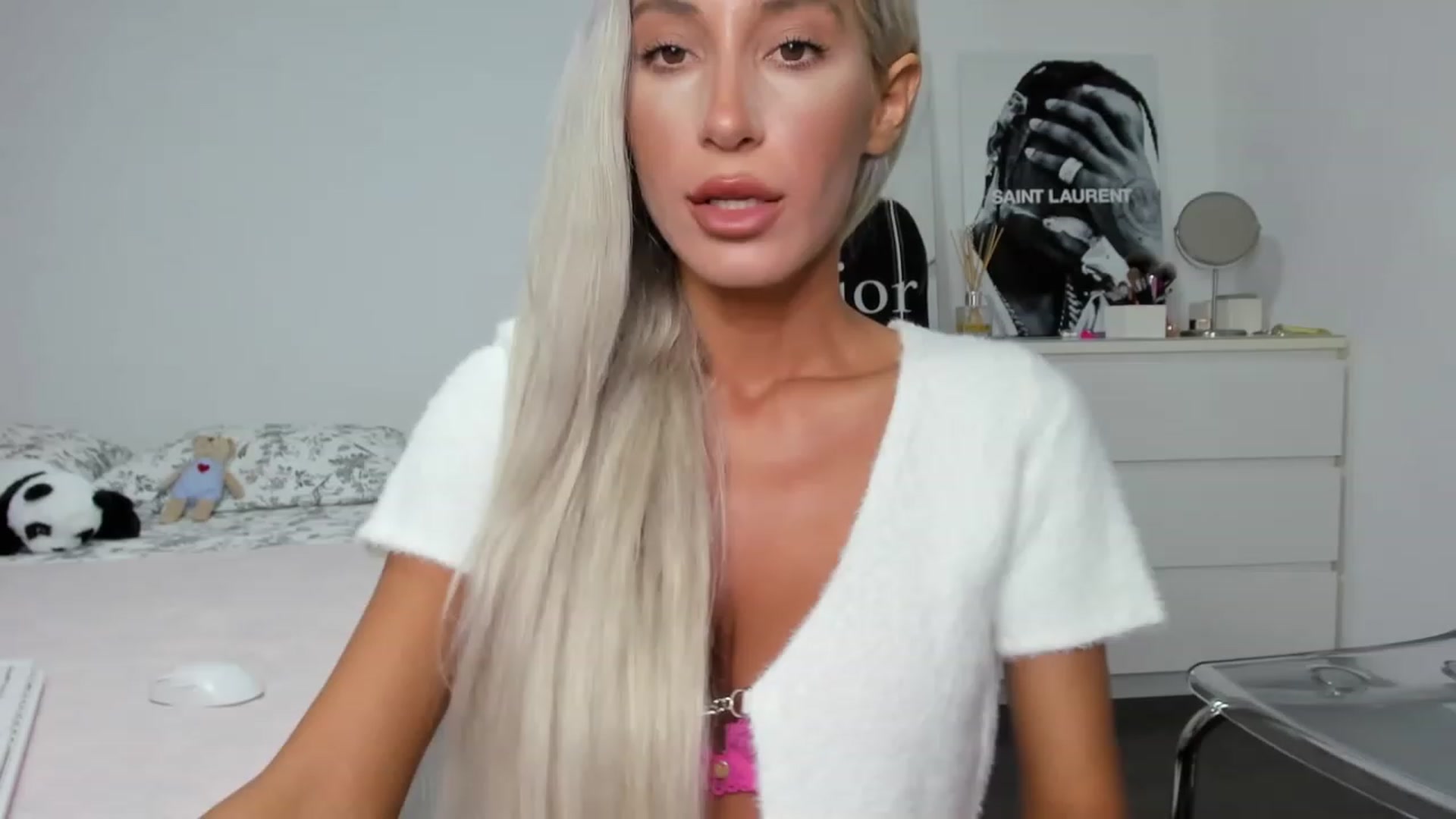 Gallery image thumbnail from Qarinah's myfreecams stream on, 07/10/2023, 24:12 image 18 of 20