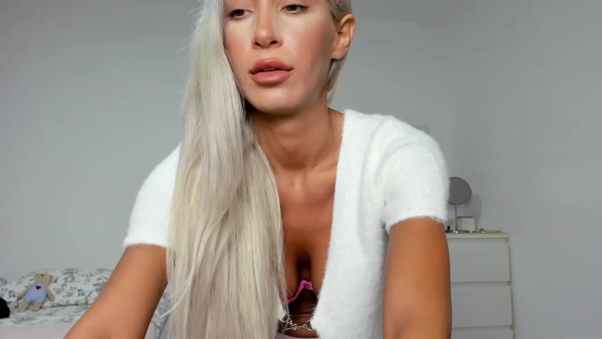 Gallery image thumbnail from Qarinah's myfreecams stream on, 07/10/2023, 01:06 image 2 of 20