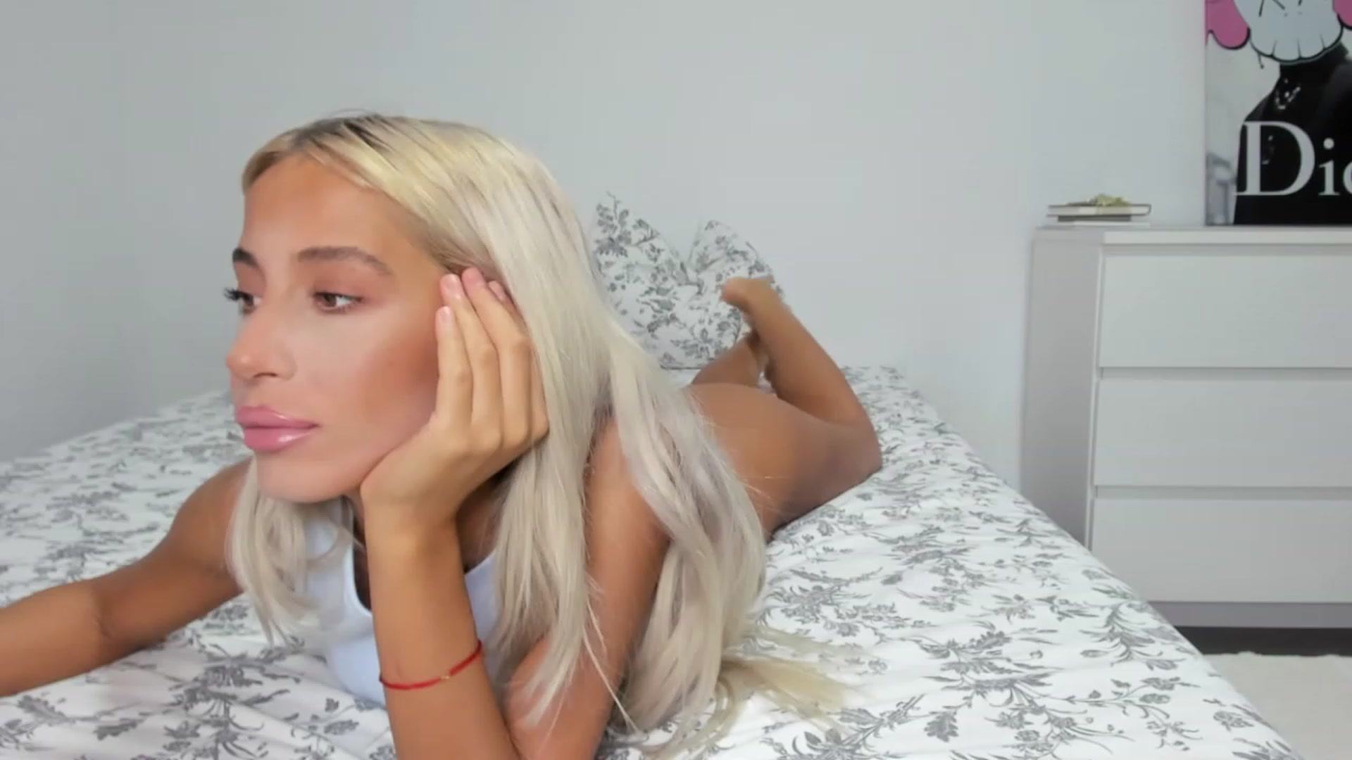 Gallery image thumbnail from Qarinah's myfreecams stream on, 07/19/2023, 18:12 image 9 of 20