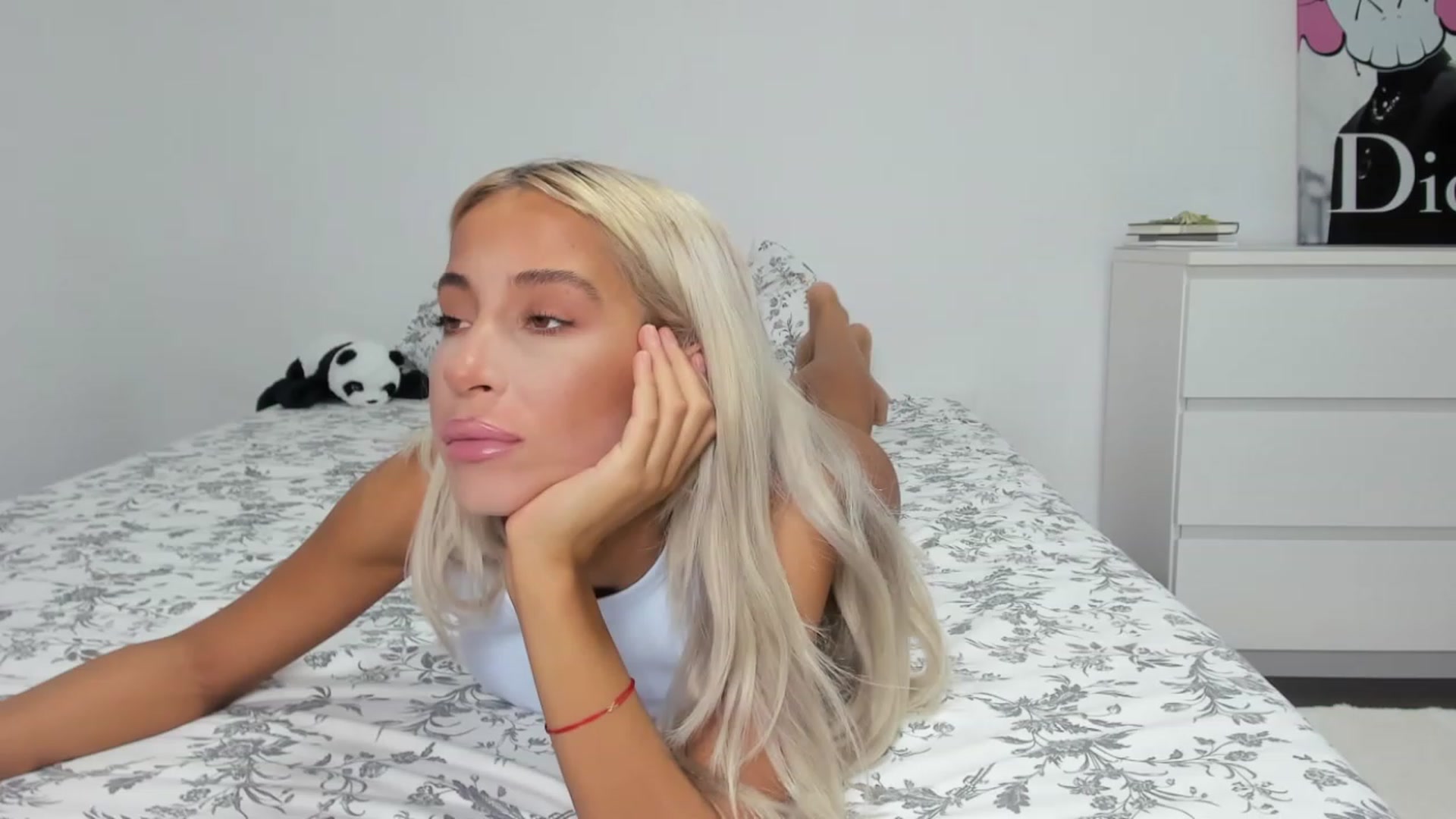 Gallery image thumbnail from Qarinah's myfreecams stream on, 07/19/2023, 18:12 image 4 of 20