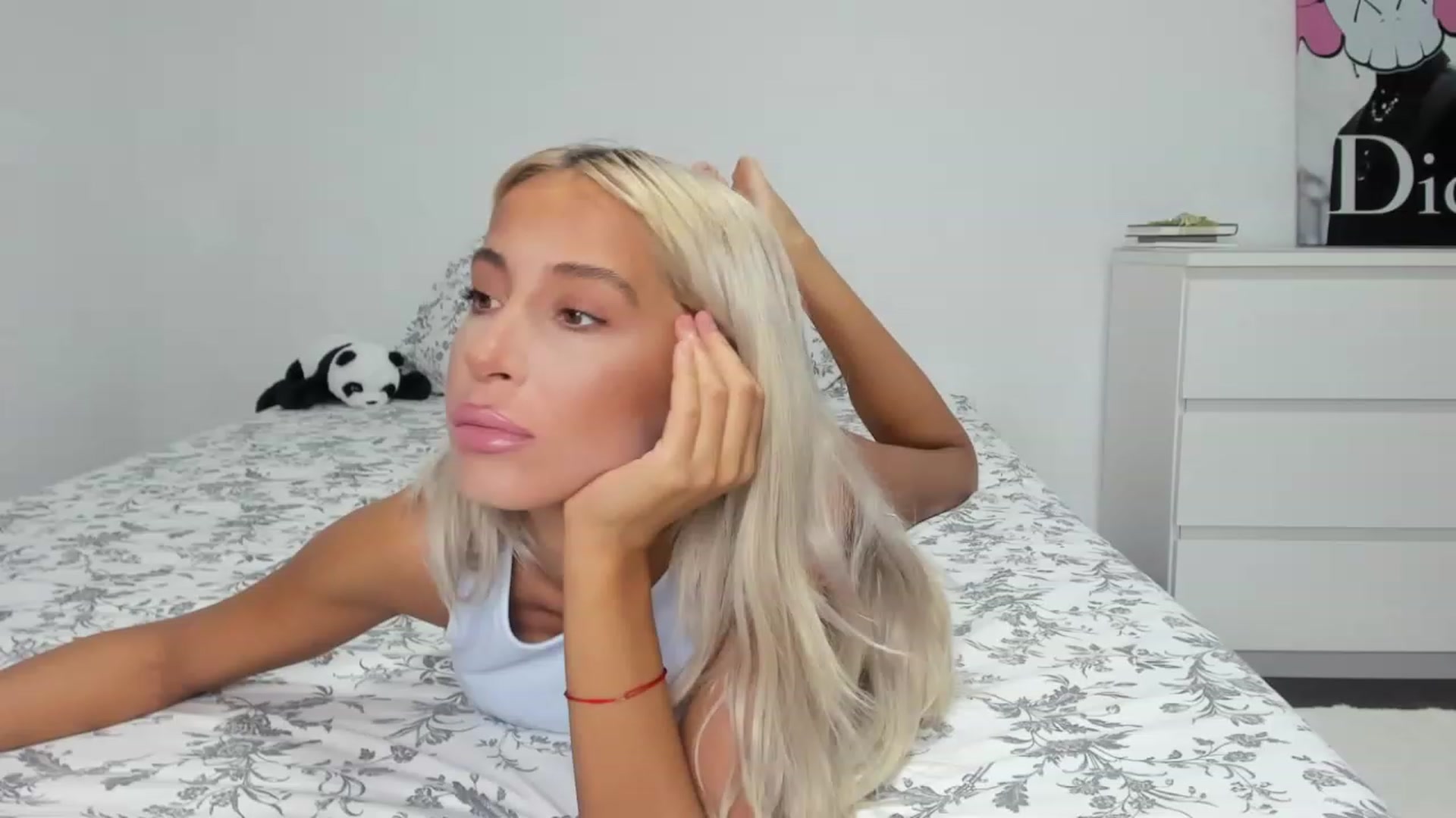 Gallery image thumbnail from Qarinah's myfreecams stream on, 07/19/2023, 18:12 image 1 of 20