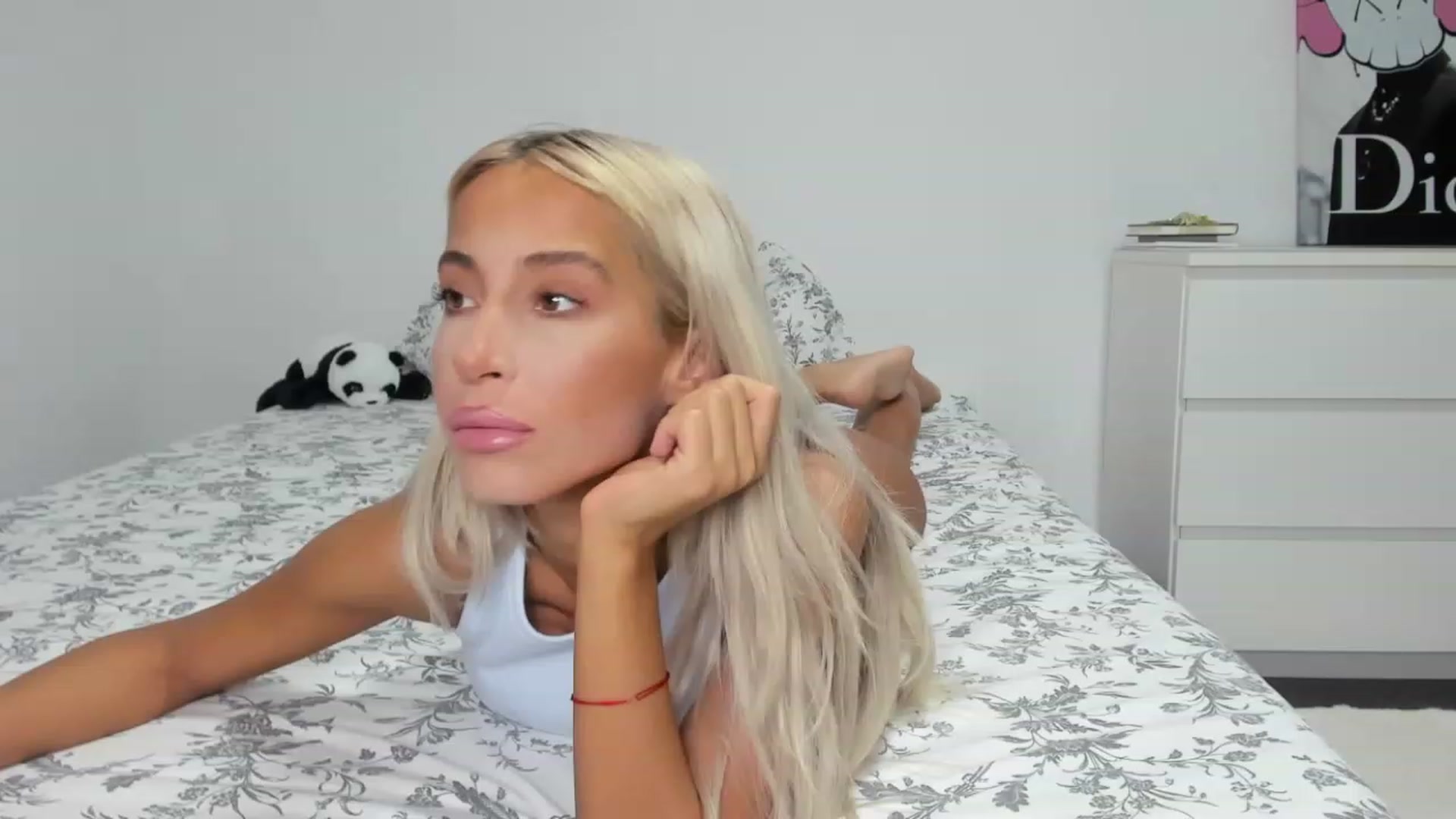 Gallery image thumbnail from Qarinah's myfreecams stream on, 07/19/2023, 18:12 image 2 of 20