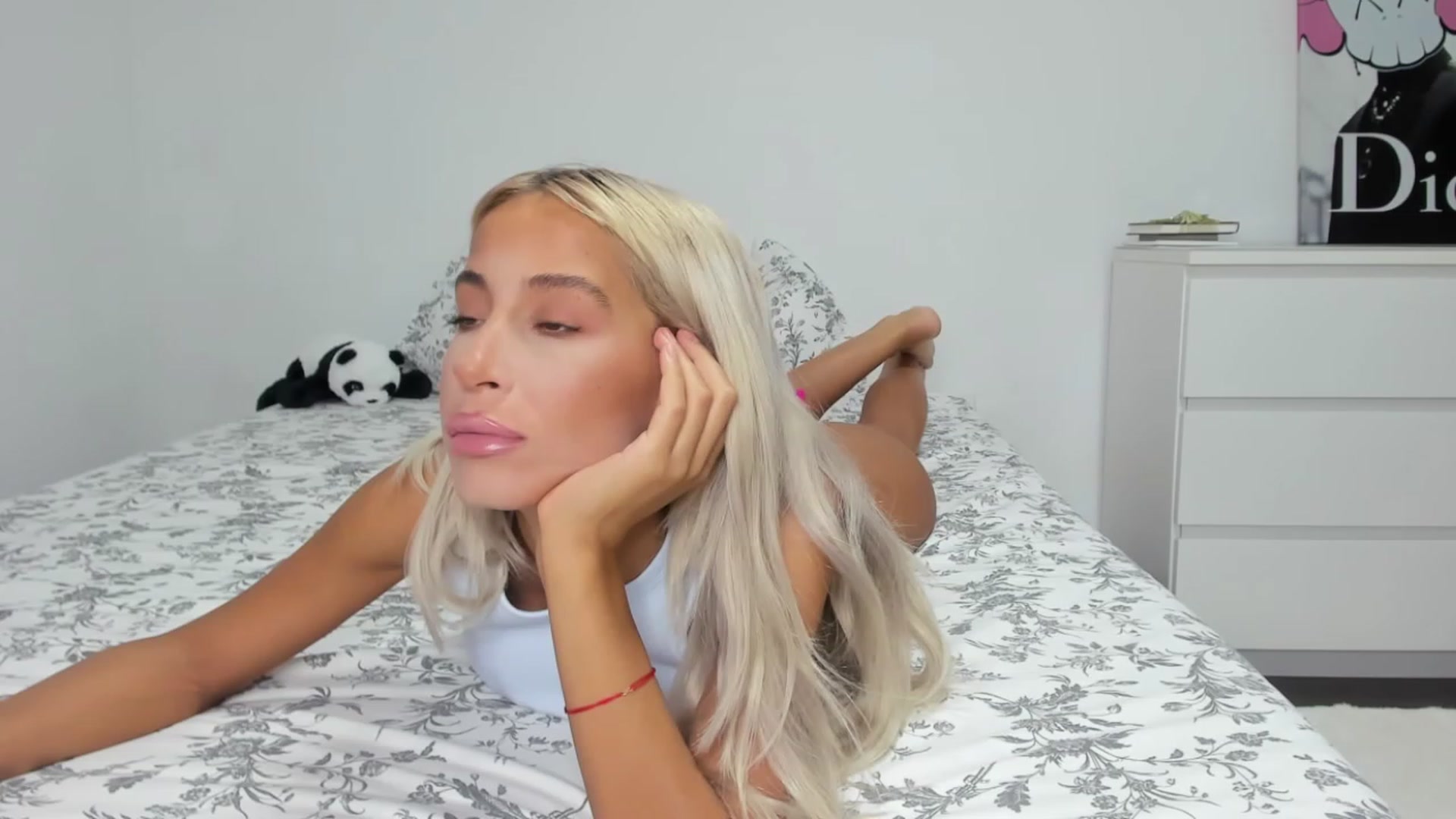 Gallery image thumbnail from Qarinah's myfreecams stream on, 07/19/2023, 18:12 image 5 of 20