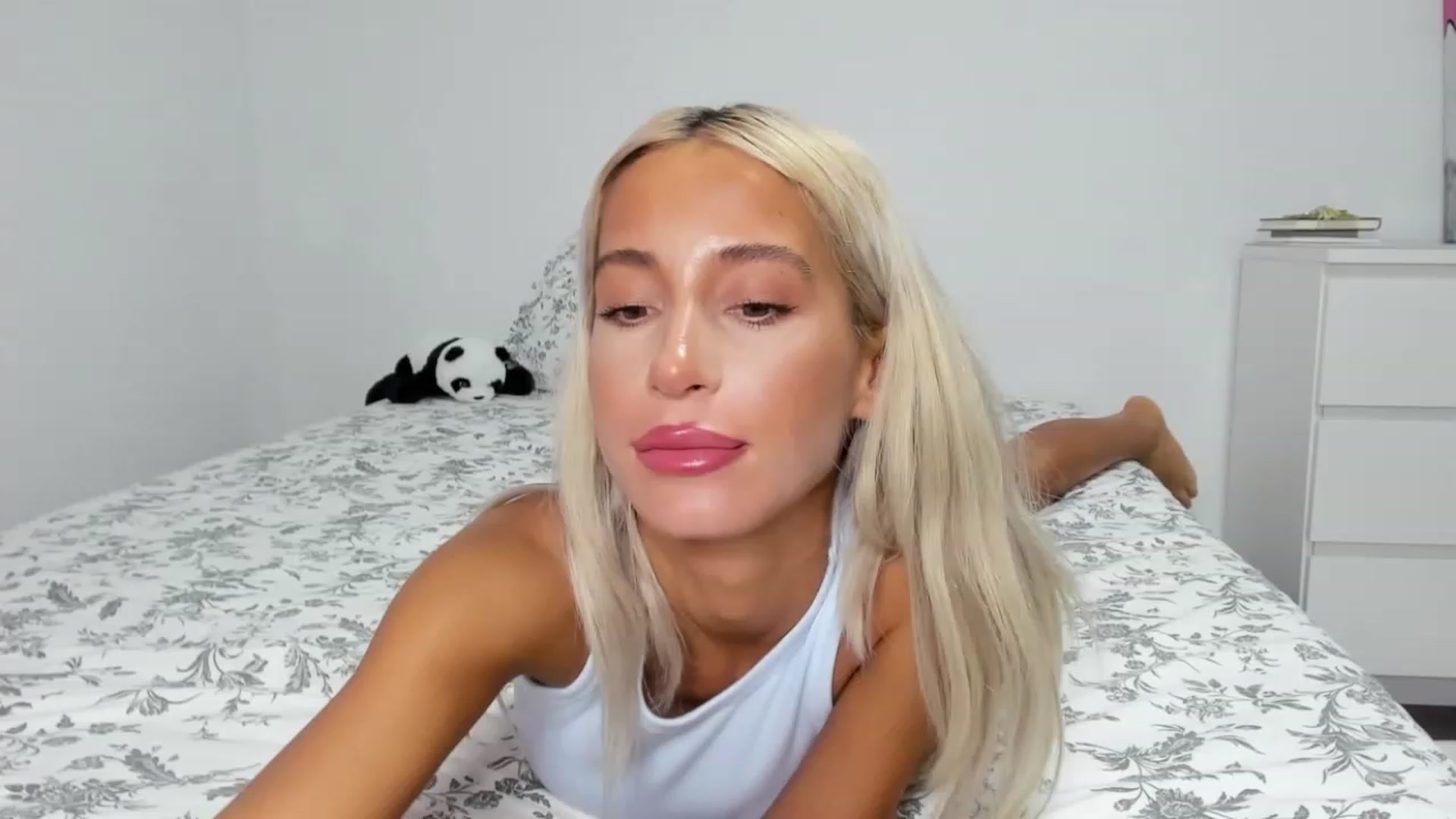 Gallery image thumbnail from Qarinah's myfreecams stream on, 07/19/2023, 23:10 image 12 of 20