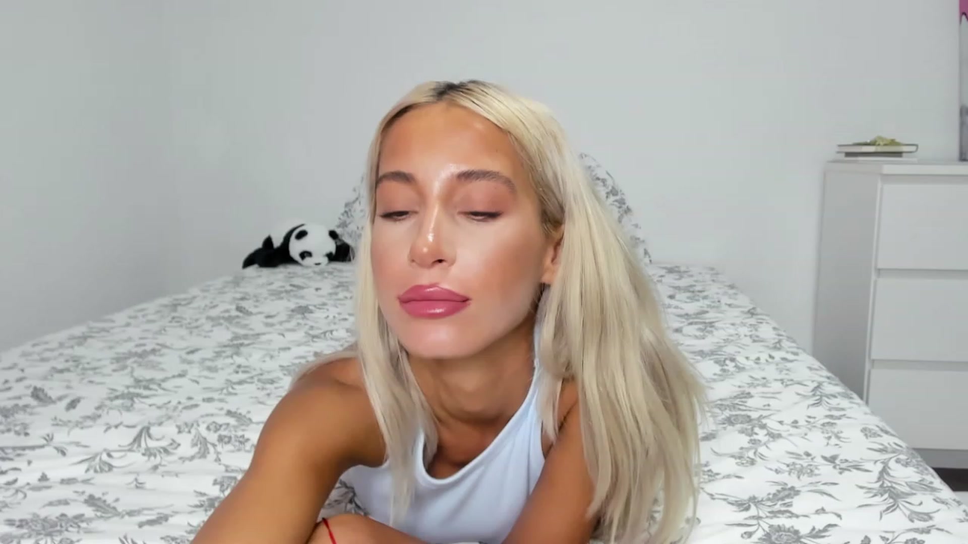 Gallery image thumbnail from Qarinah's myfreecams stream on, 07/19/2023, 23:10 image 15 of 20