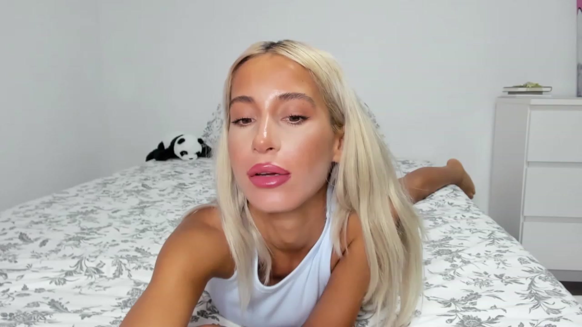 Gallery image thumbnail from Qarinah's myfreecams stream on, 07/19/2023, 23:10 image 11 of 20