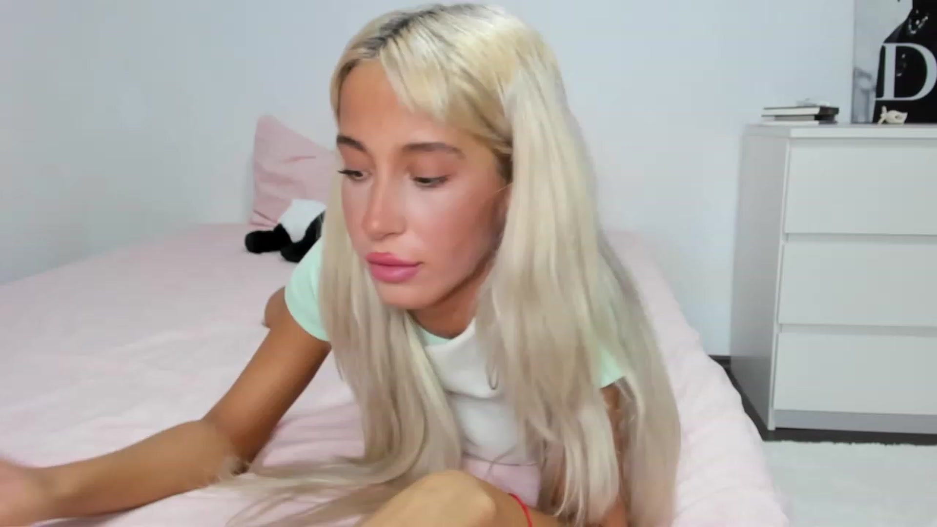 Gallery image thumbnail from Qarinah's myfreecams stream on, 07/23/2023, 23:26 image 8 of 20