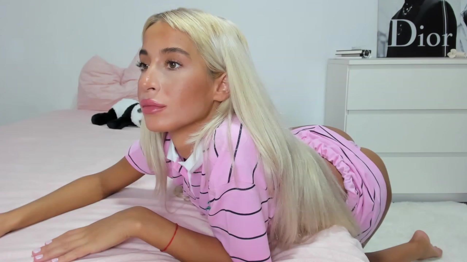 Gallery image thumbnail from Qarinah's myfreecams stream on, 07/25/2023, 02:11 image 5 of 20