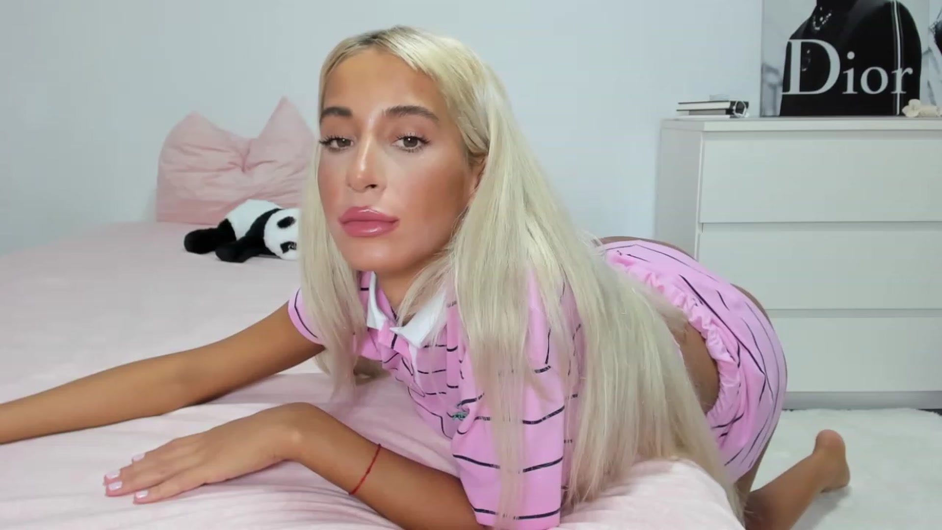 Gallery image thumbnail from Qarinah's myfreecams stream on, 07/25/2023, 02:11 image 4 of 20