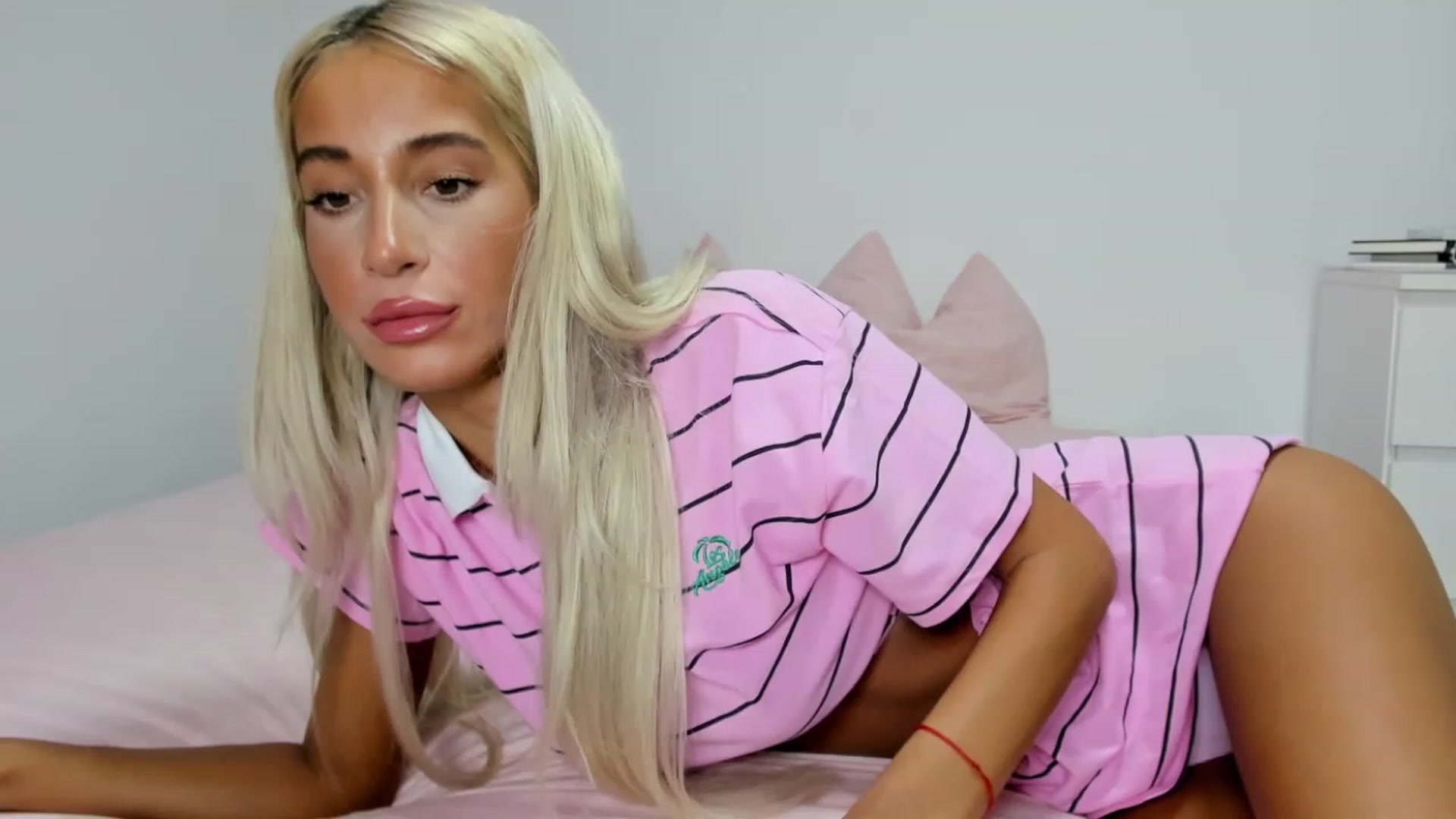 Gallery image thumbnail from Qarinah's myfreecams stream on, 07/25/2023, 02:11 image 8 of 20