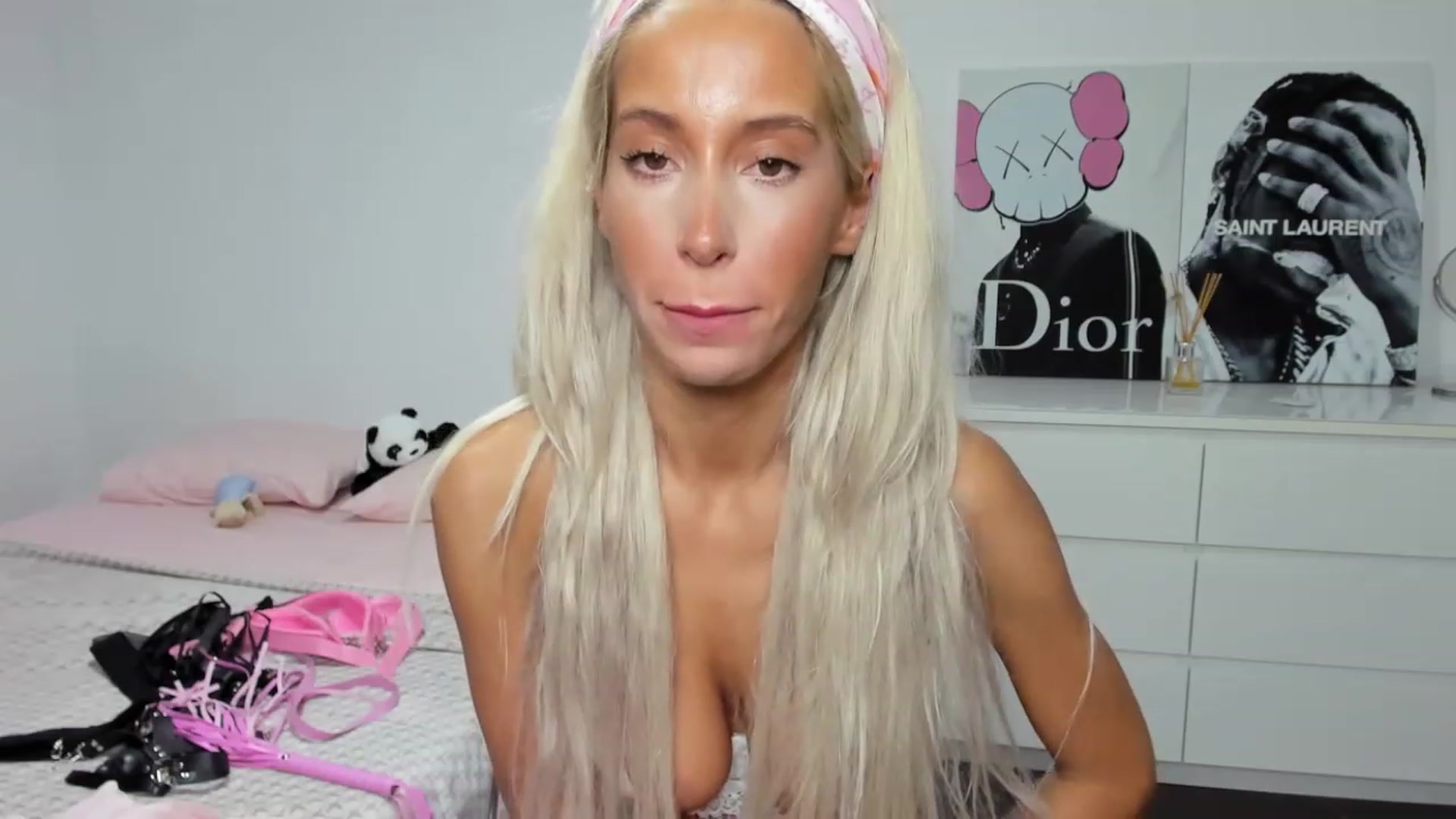 Gallery image thumbnail from Qarinah's myfreecams stream on, 07/28/2023, 05:48 image 12 of 20