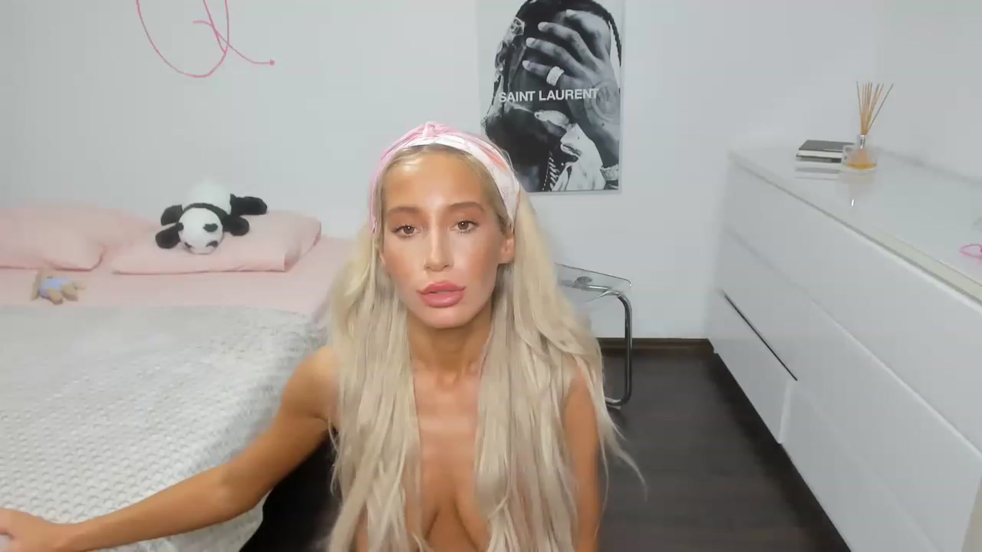 Gallery image thumbnail from Qarinah's myfreecams stream on, 07/29/2023, 06:30 image 2 of 20